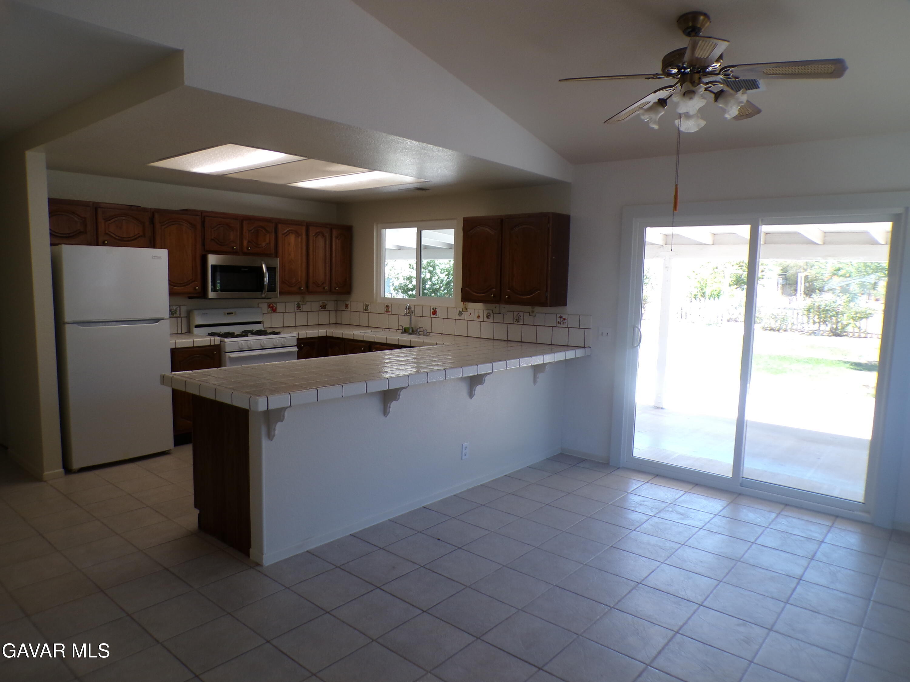 5102 W Avenue L10 Property Photo 9