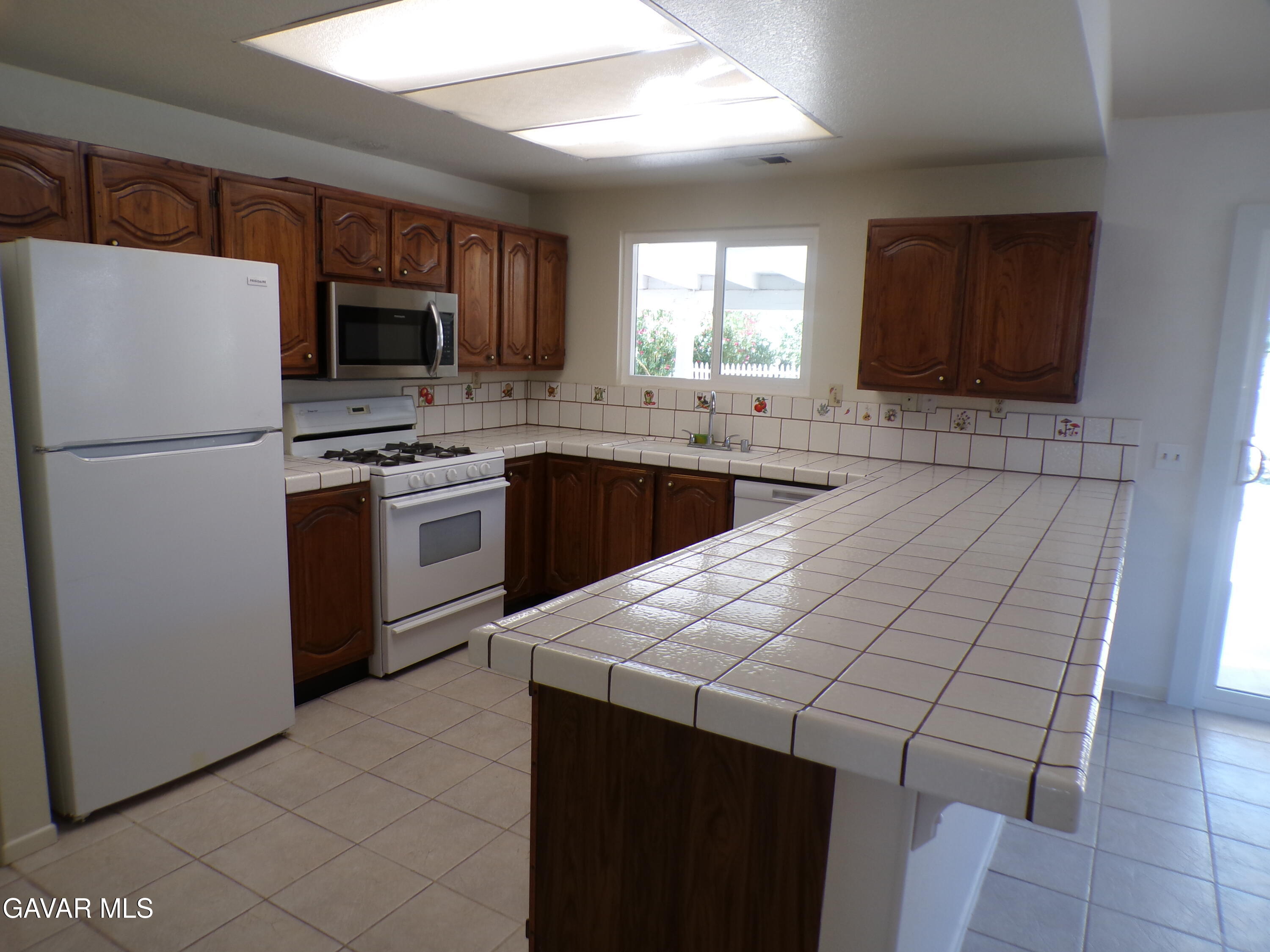 5102 W Avenue L10 Property Photo 14