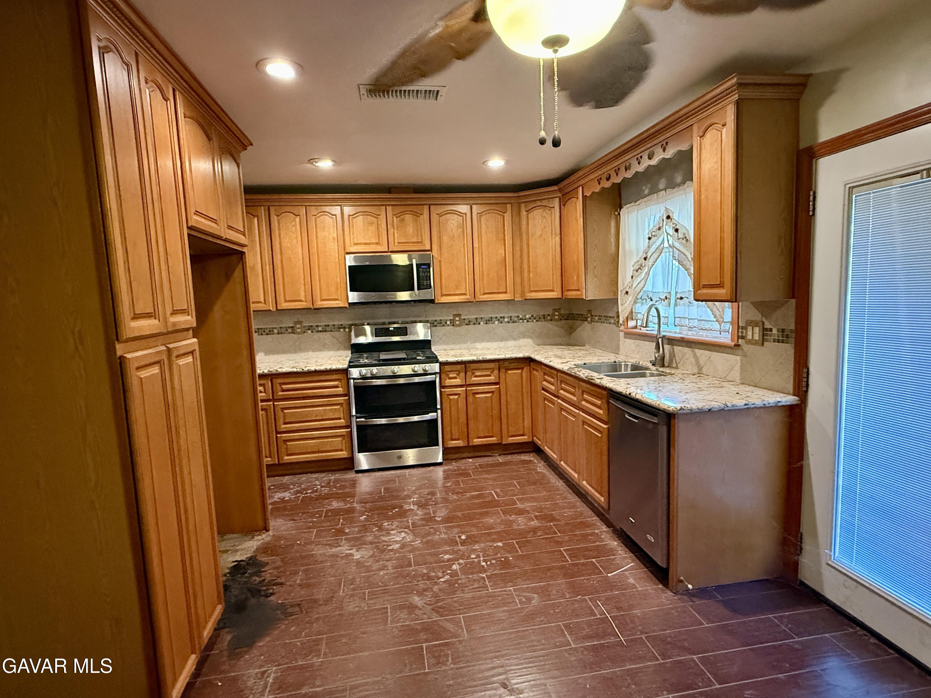 1719 Hitchcock Place Property Photo 7