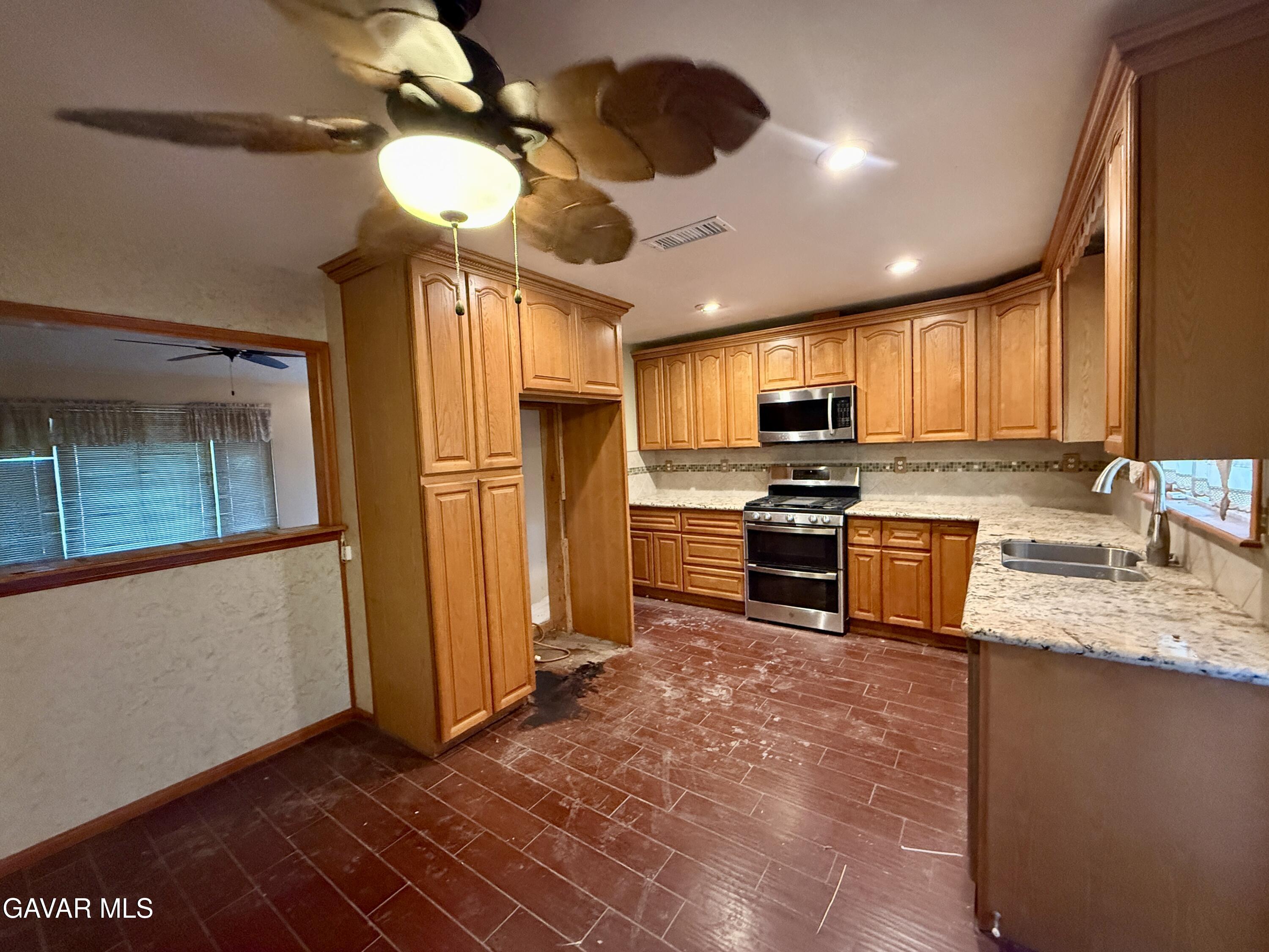 1719 Hitchcock Place Property Photo 8
