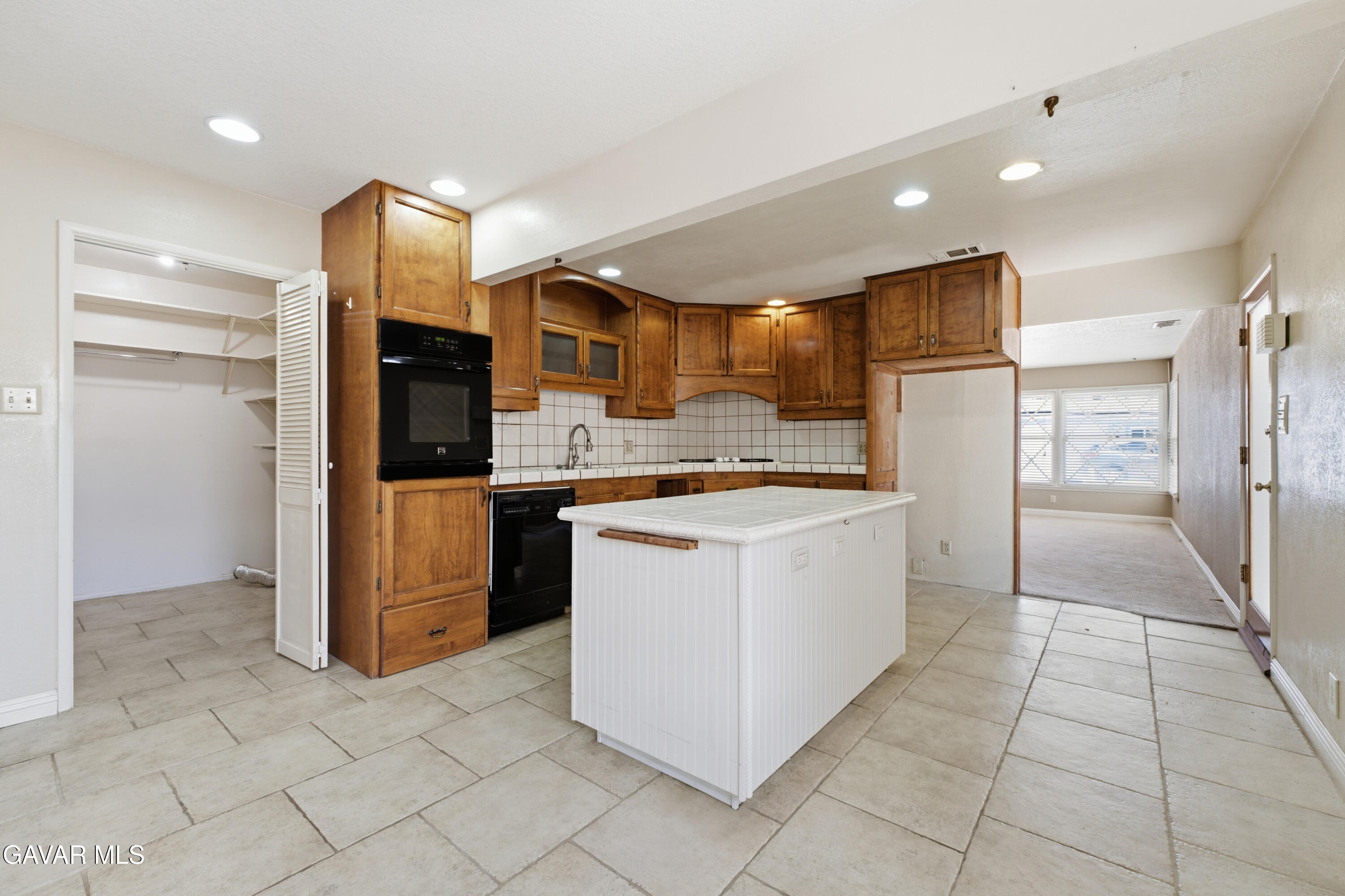 1222 West Avenue J15 Property Photo 6