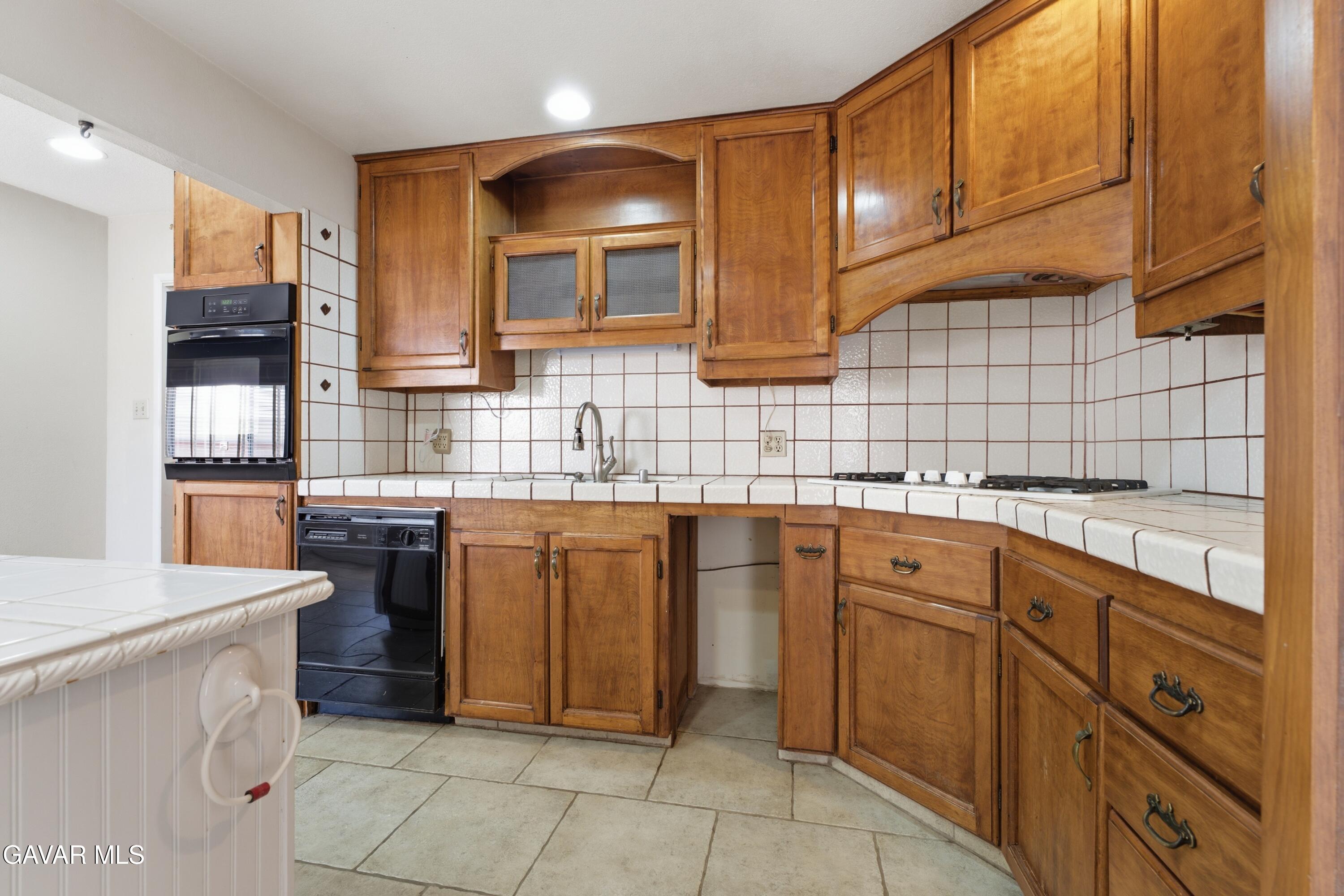 1222 West Avenue J15 Property Photo 7