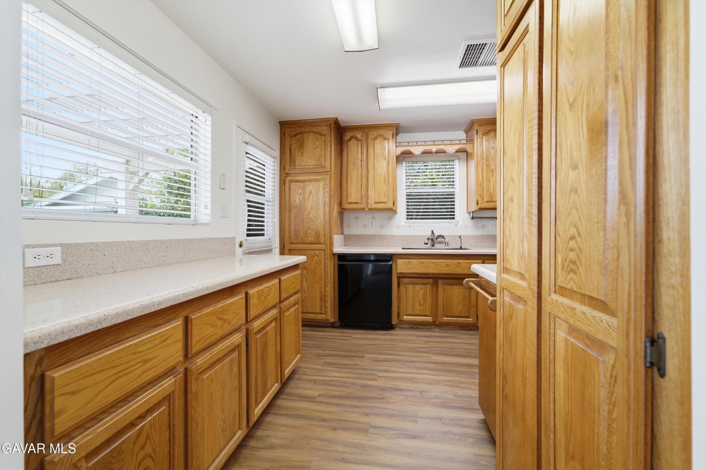42123 W 45th Street Property Photo 6