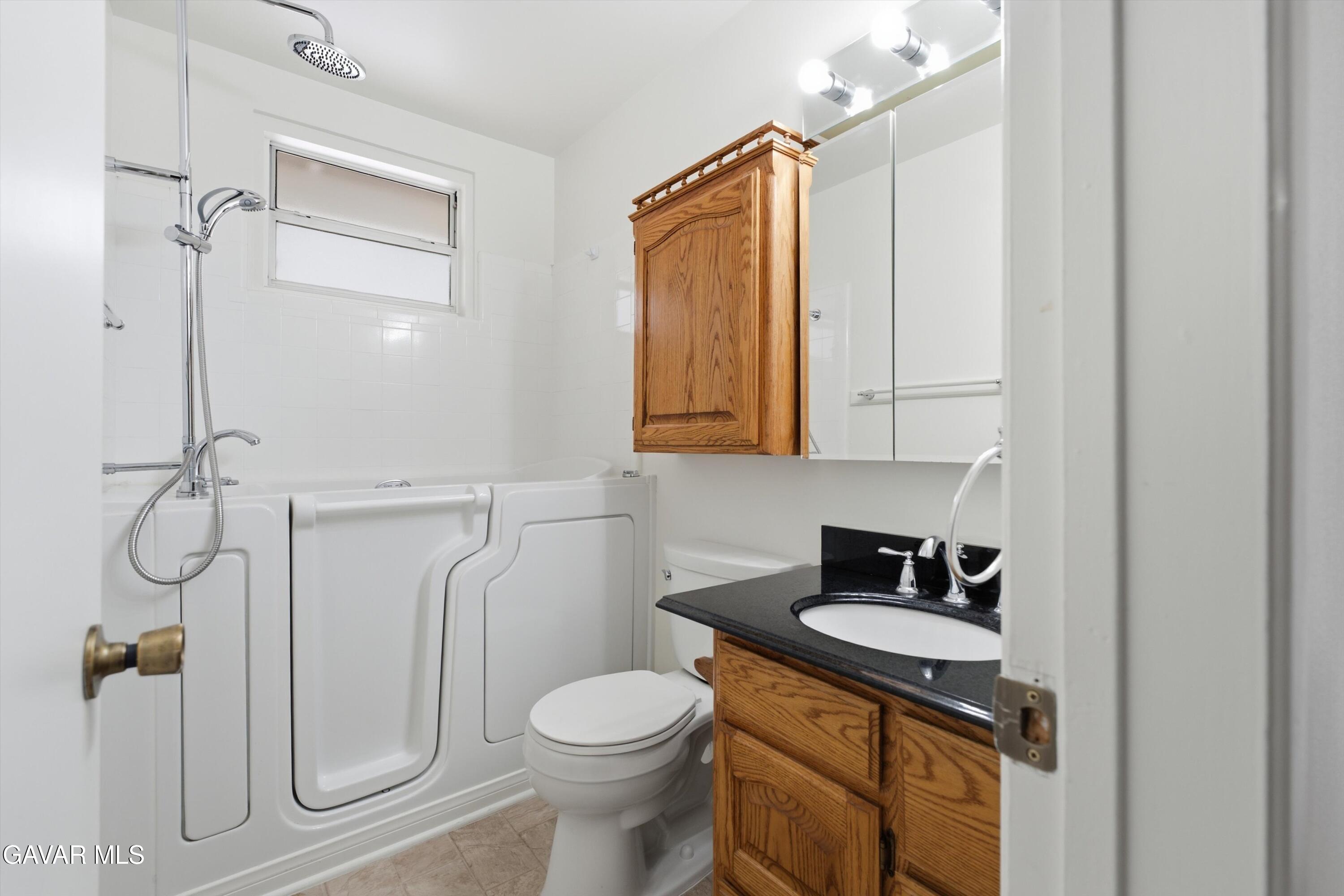 42123 W 45th Street Property Photo 9