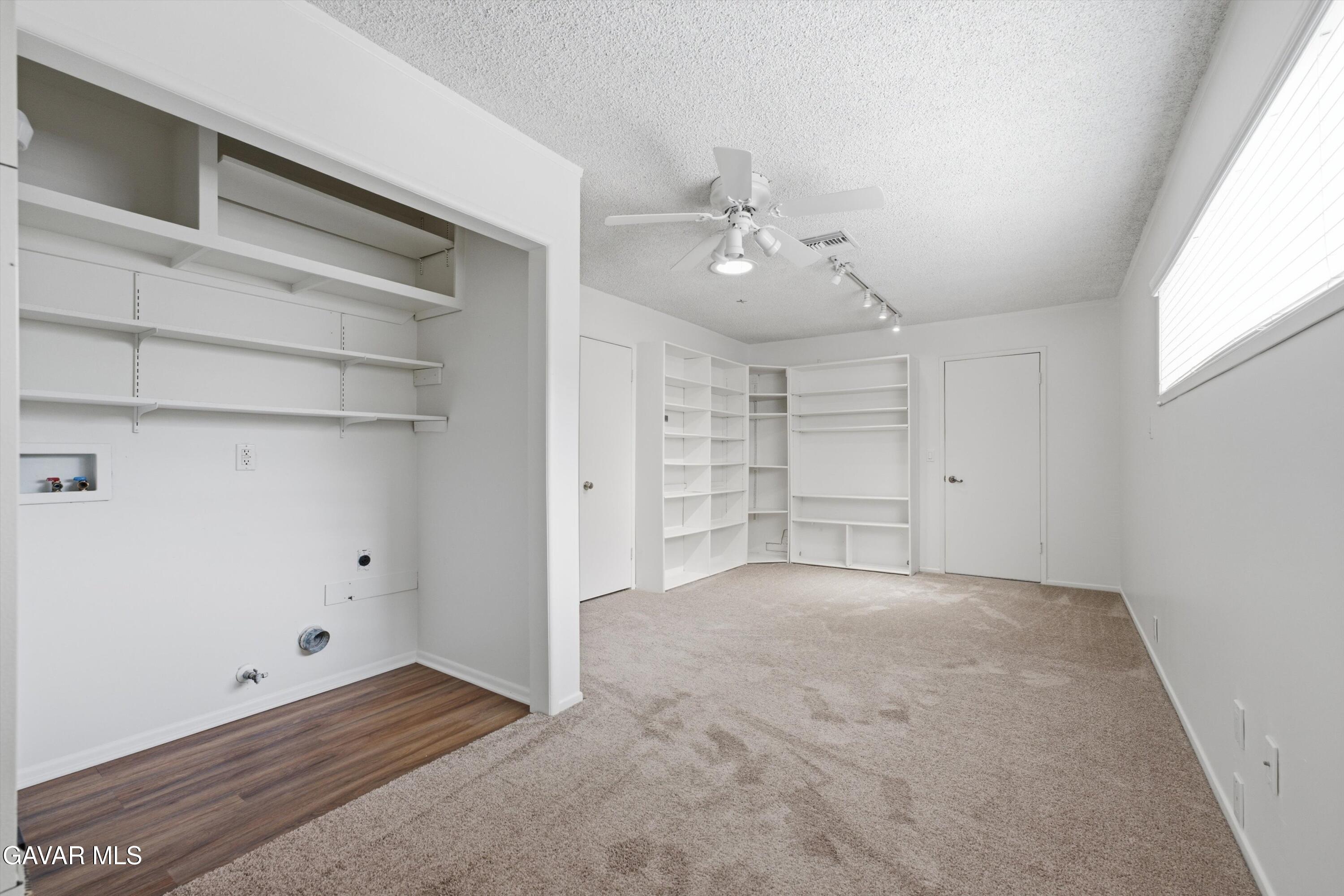 42123 W 45th Street Property Photo 10