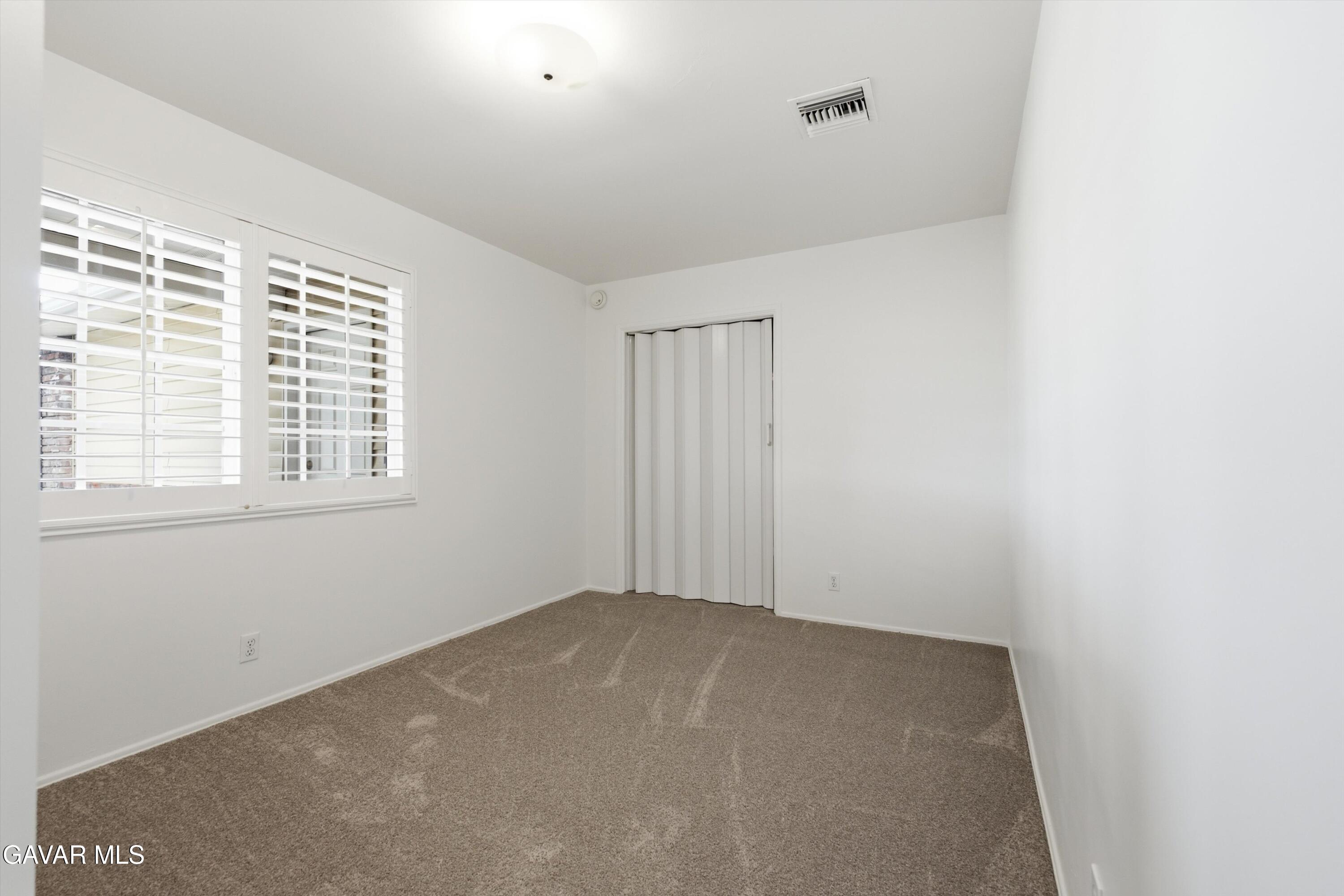 42123 W 45th Street Property Photo 11