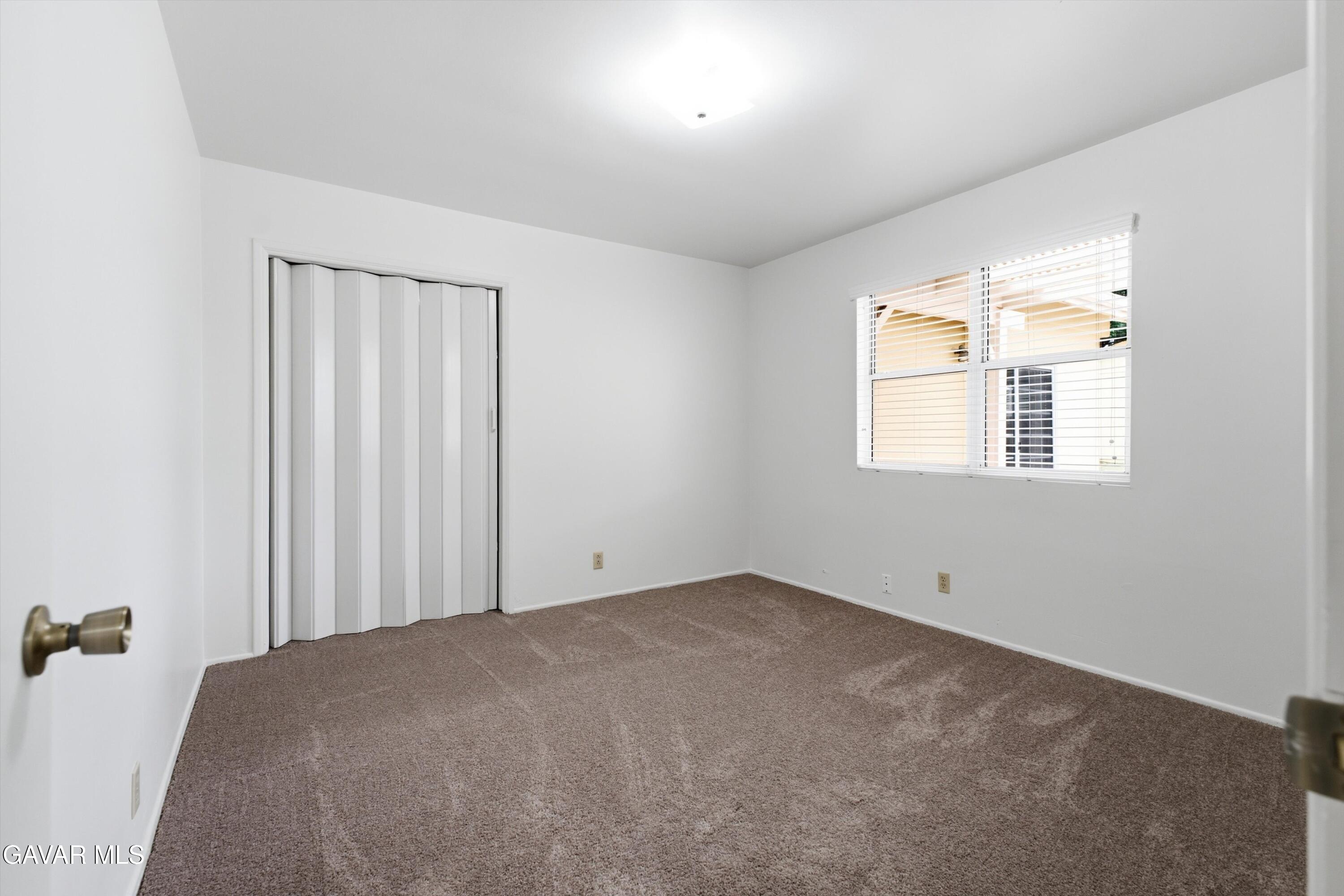 42123 W 45th Street Property Photo 12