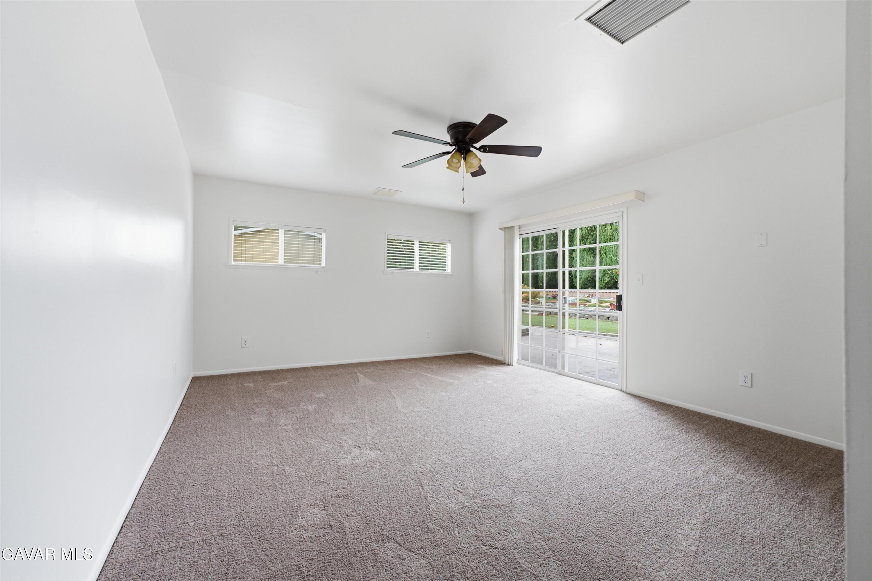 42123 W 45th Street Property Photo 13