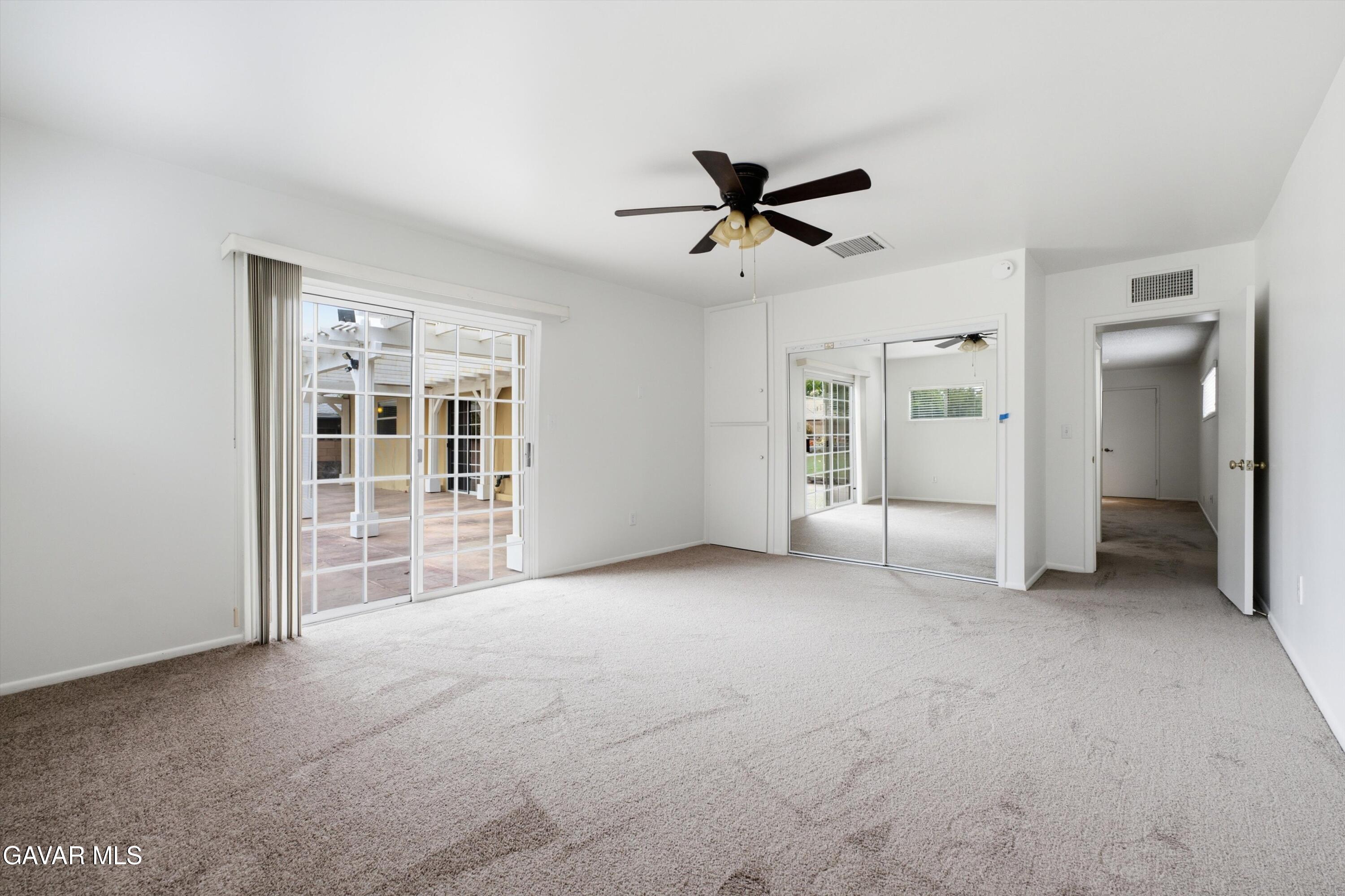 42123 W 45th Street Property Photo 14
