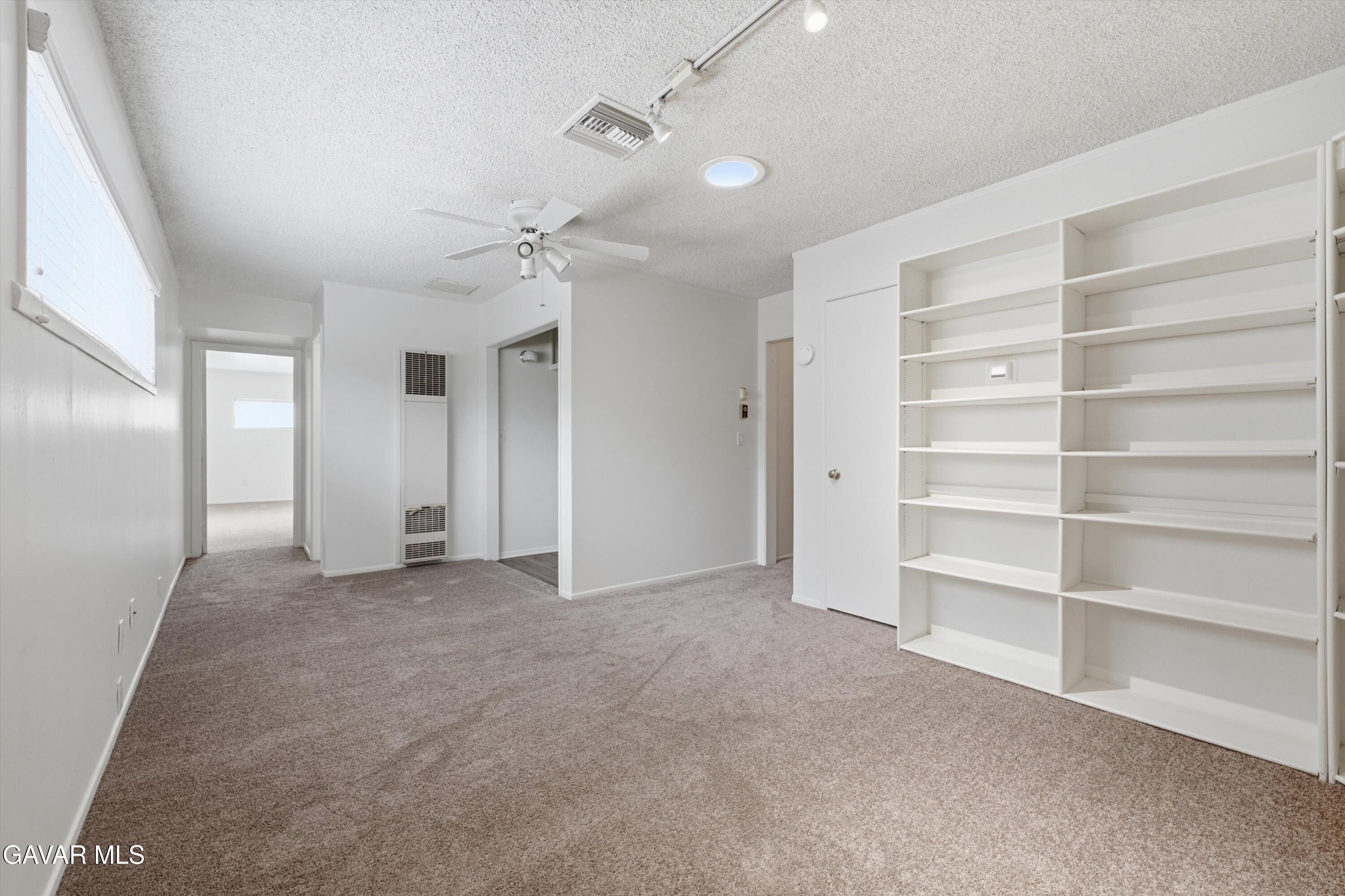 42123 W 45th Street Property Photo 15