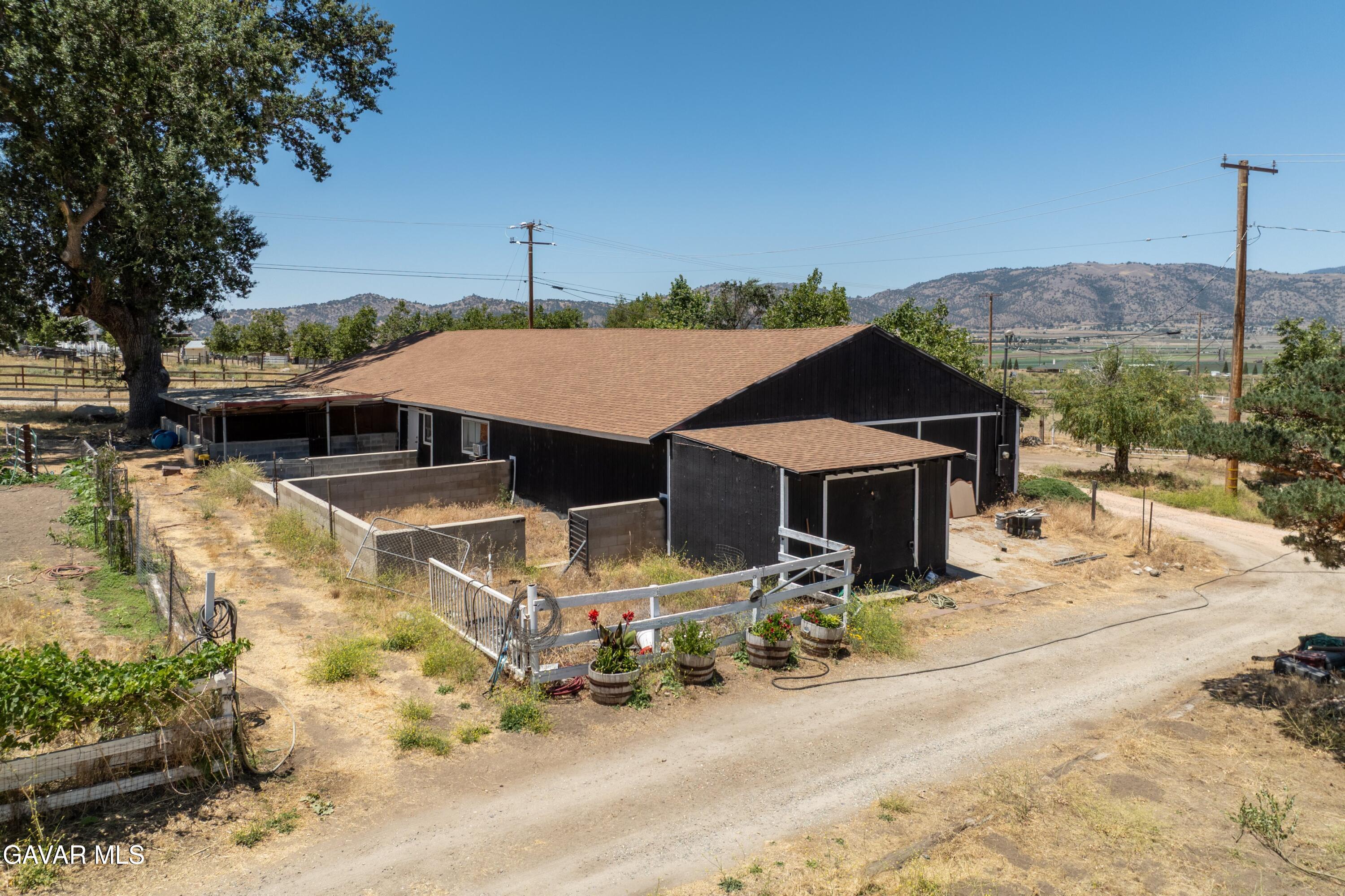 18518 Pellisier Road Property Photo 4