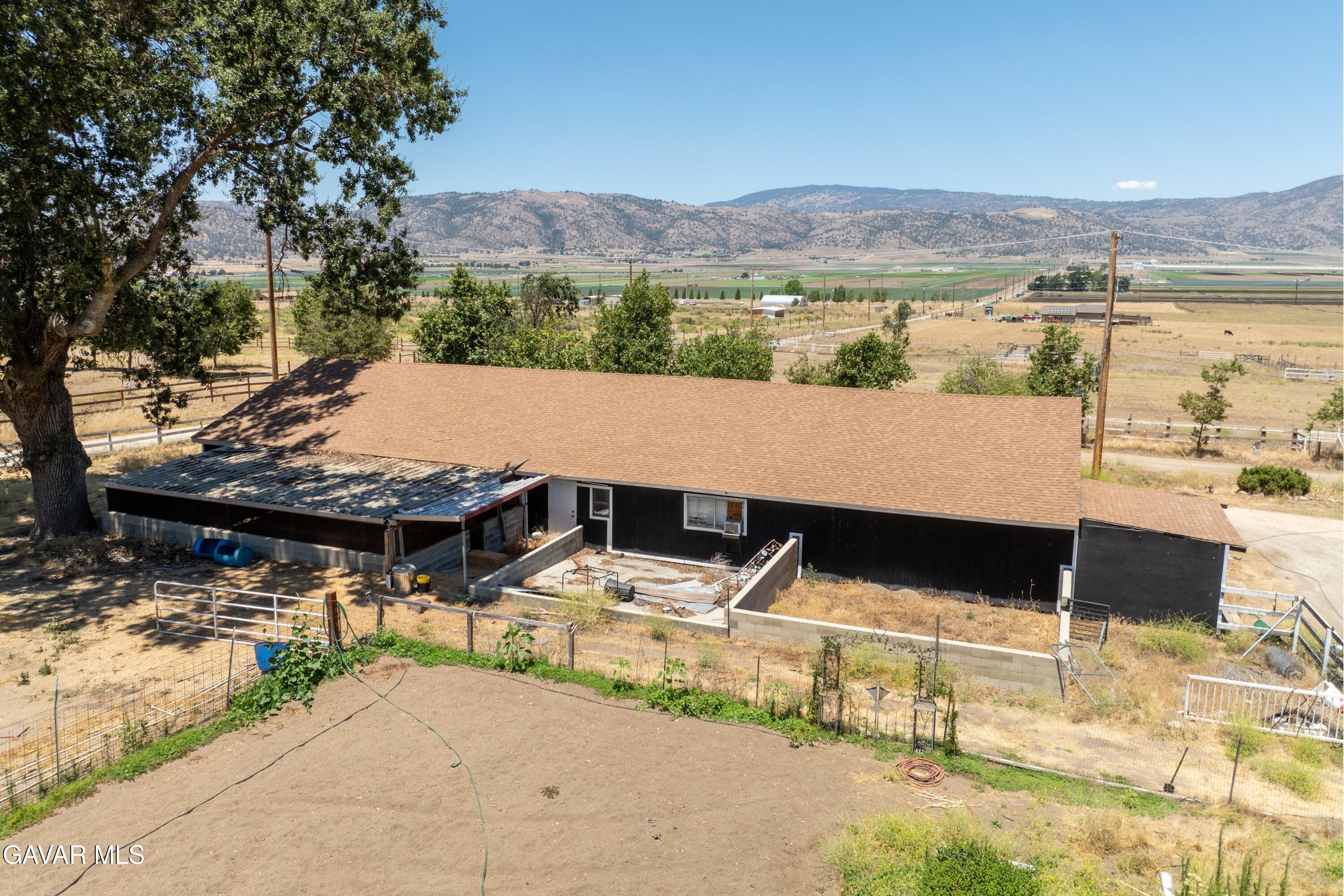 18518 Pellisier Road Property Photo 8