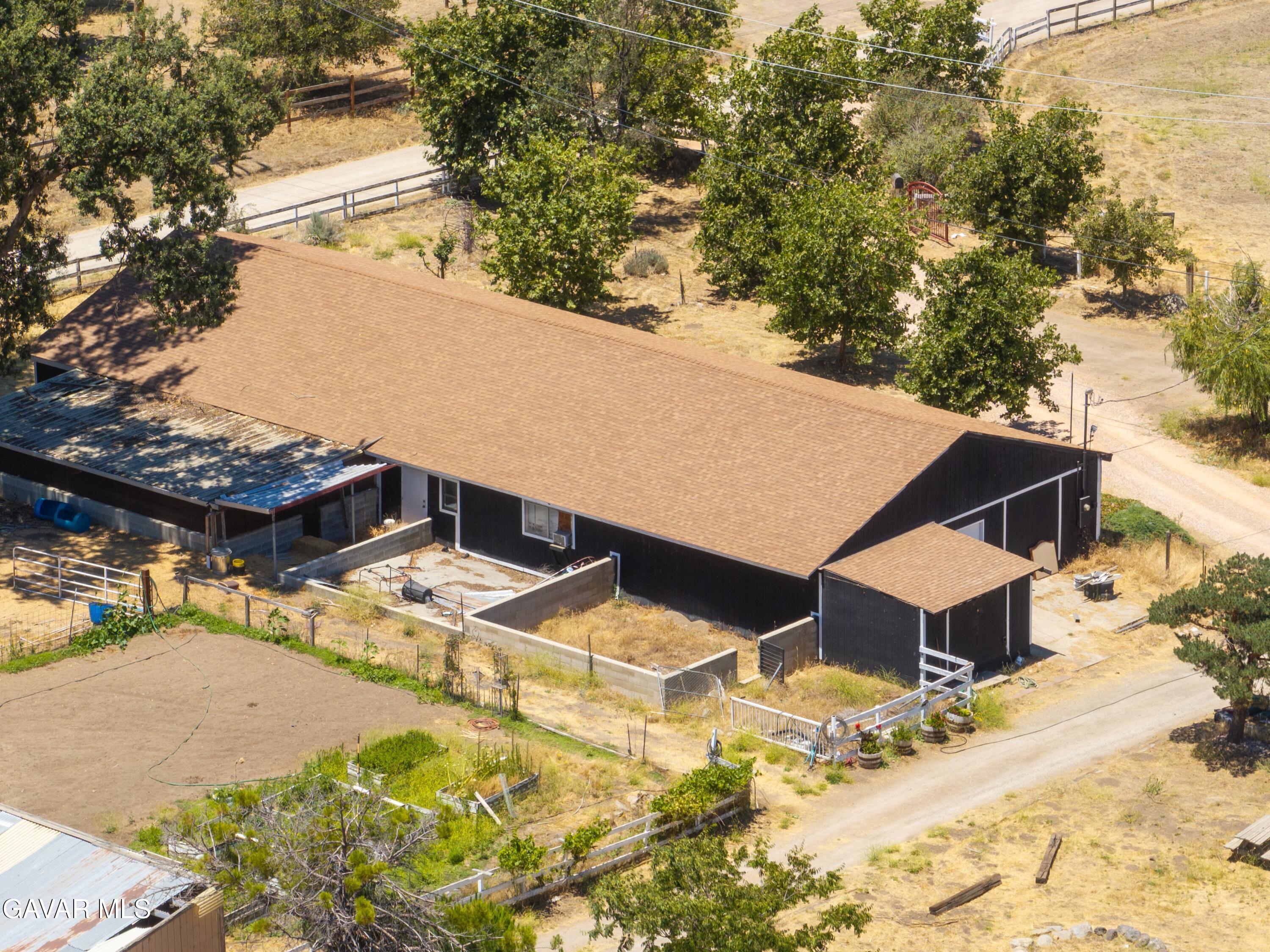 18518 Pellisier Road Property Photo 9
