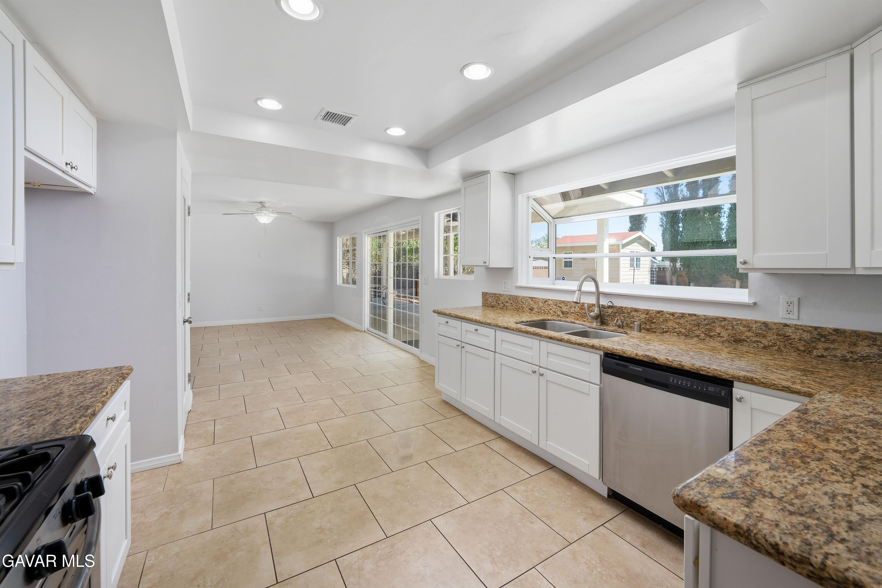 42900 Staffordshire Drive Property Photo 10