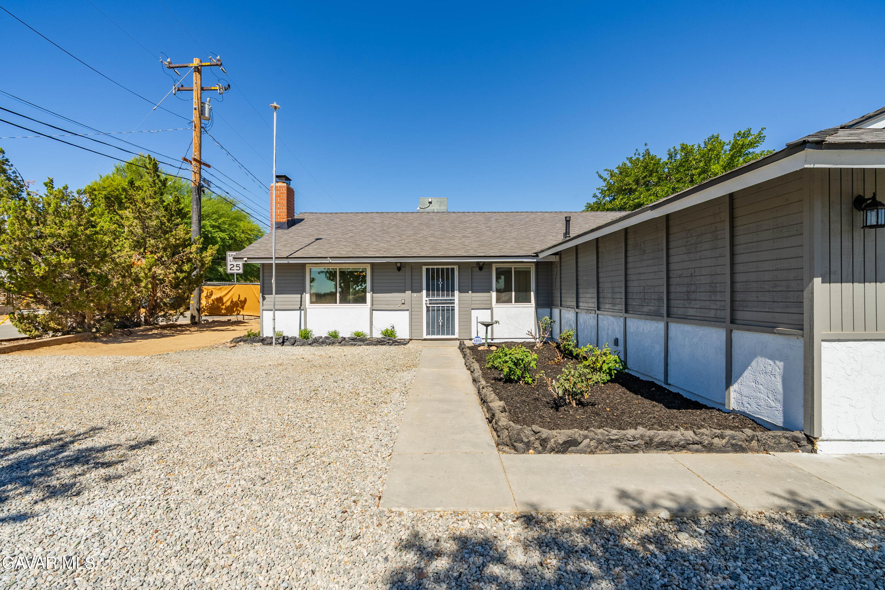 42701 W 40th Street Property Photo 5