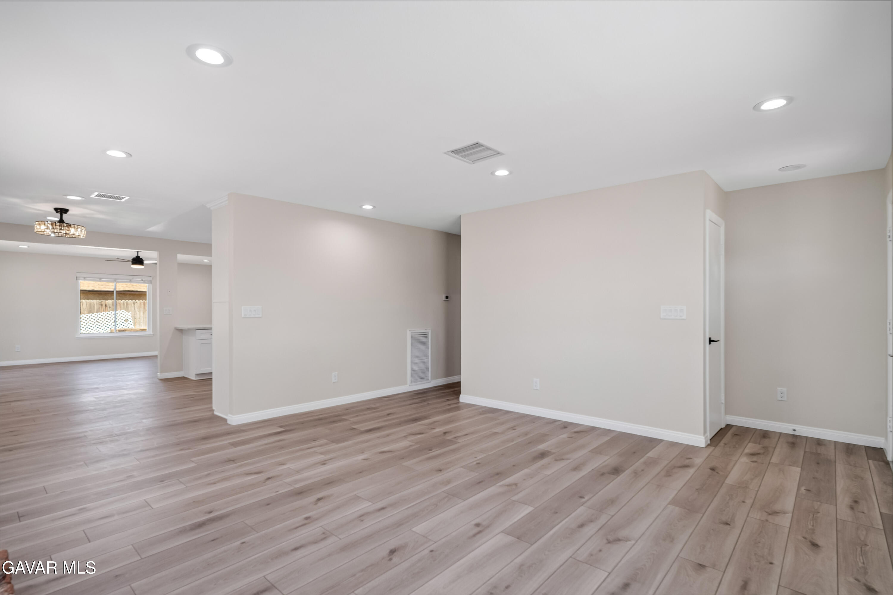 42701 W 40th Street Property Photo 9