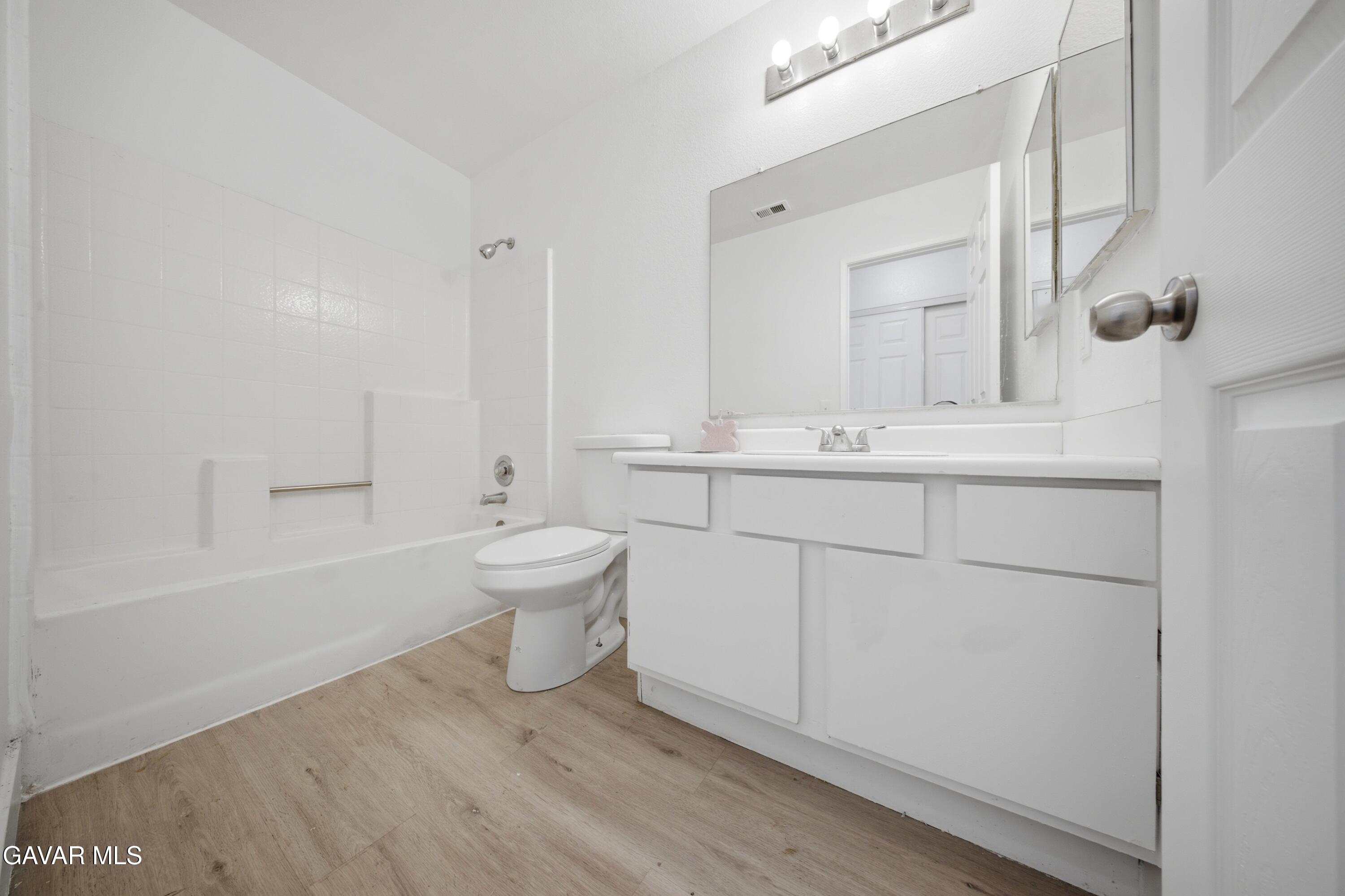 1325 Bradford Avenue Property Photo 8