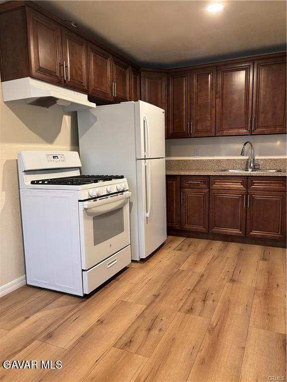 11725 Brussels Avenue Property Photo 3