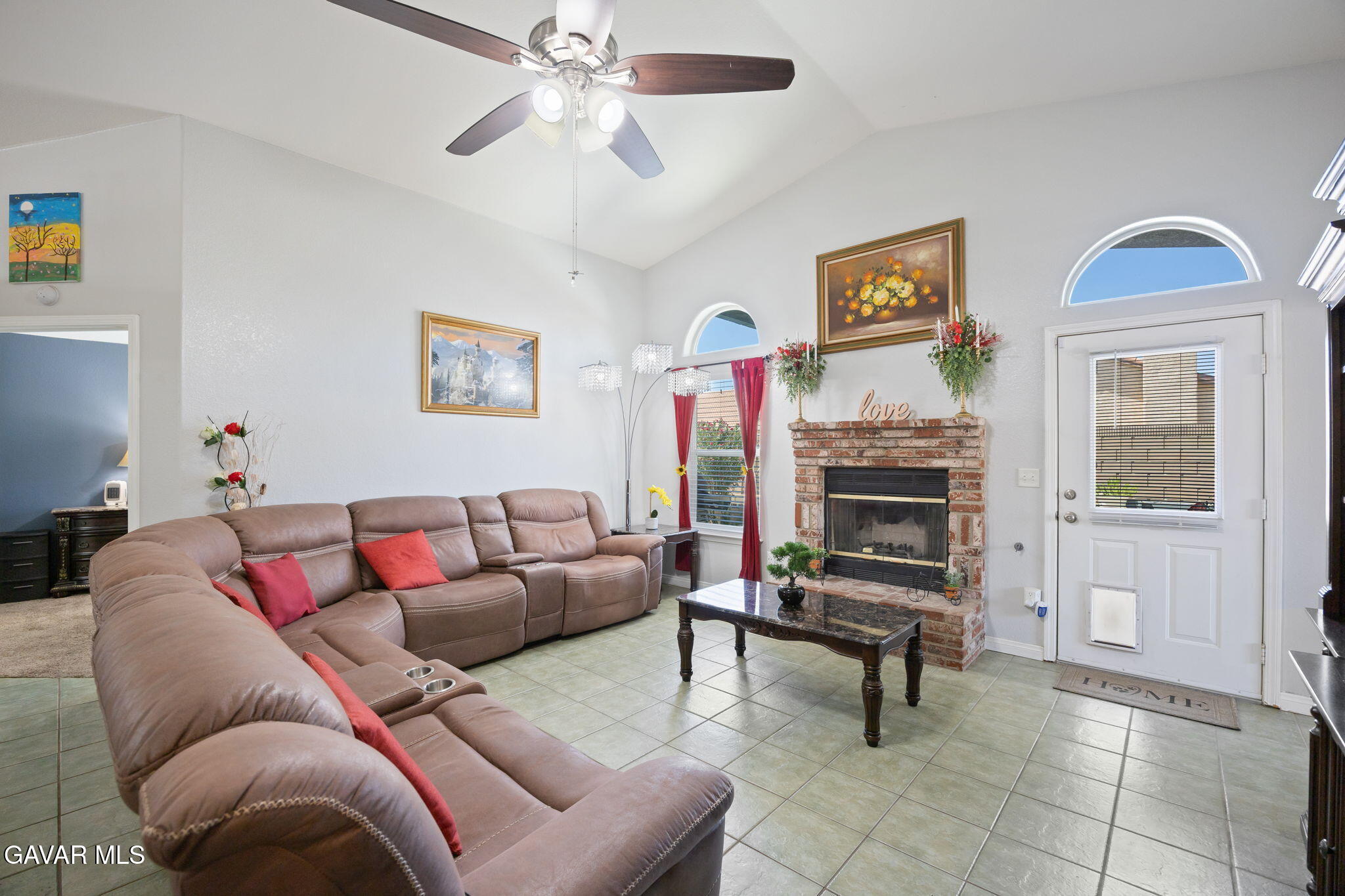 3325 Poplar Street Property Photo 6