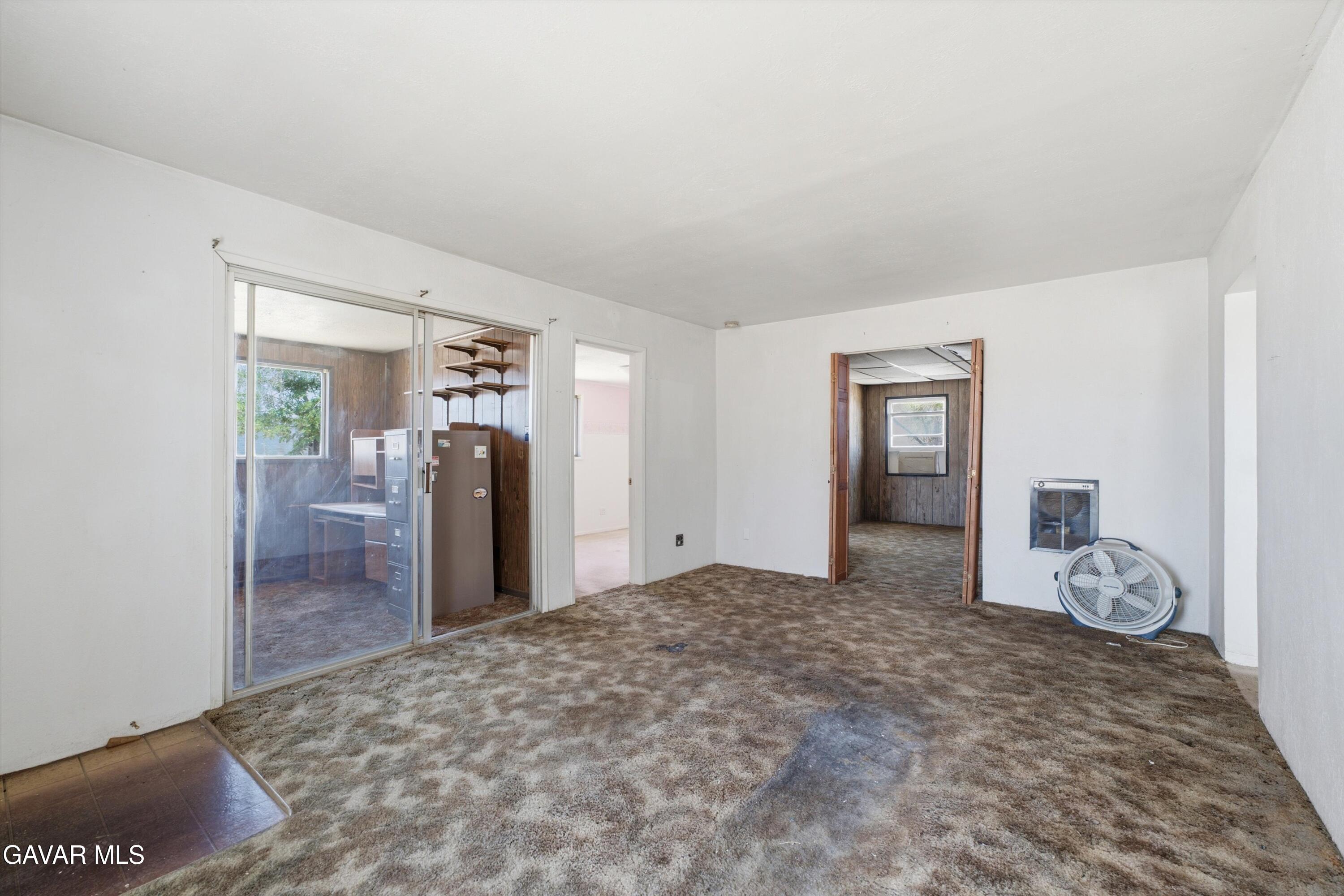 42735 E 2nd Street Property Photo 3