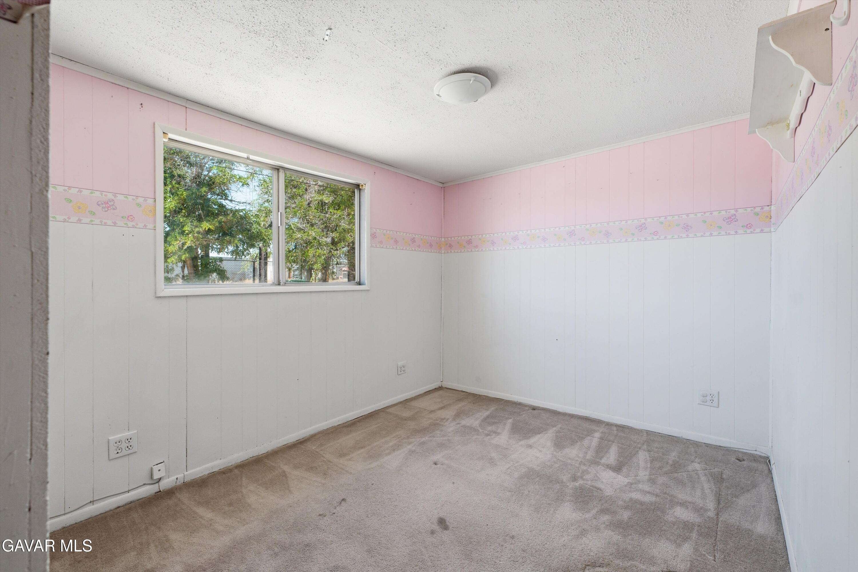 42735 E 2nd Street Property Photo 4