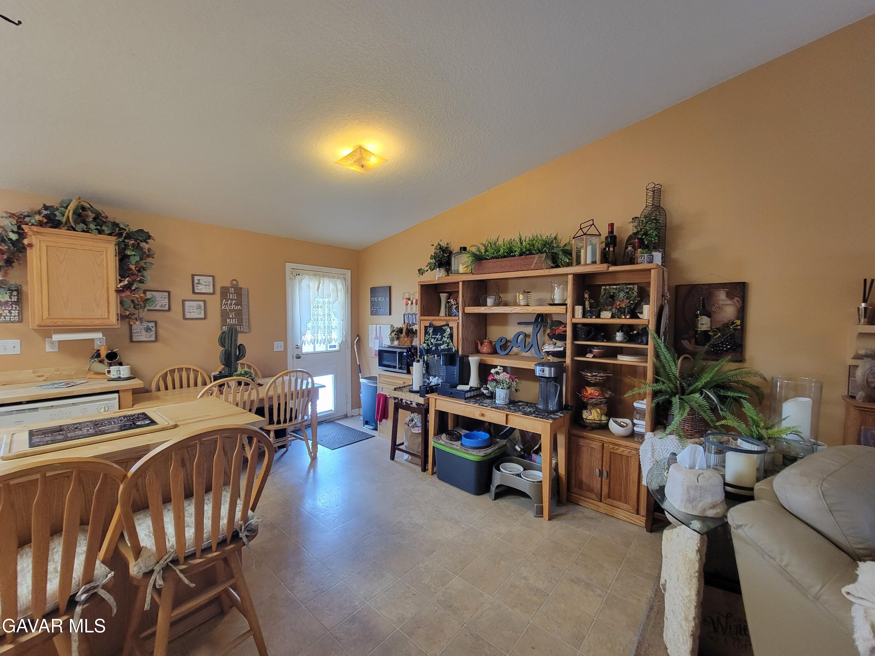 10216 E Avenue R 10 Property Photo 4