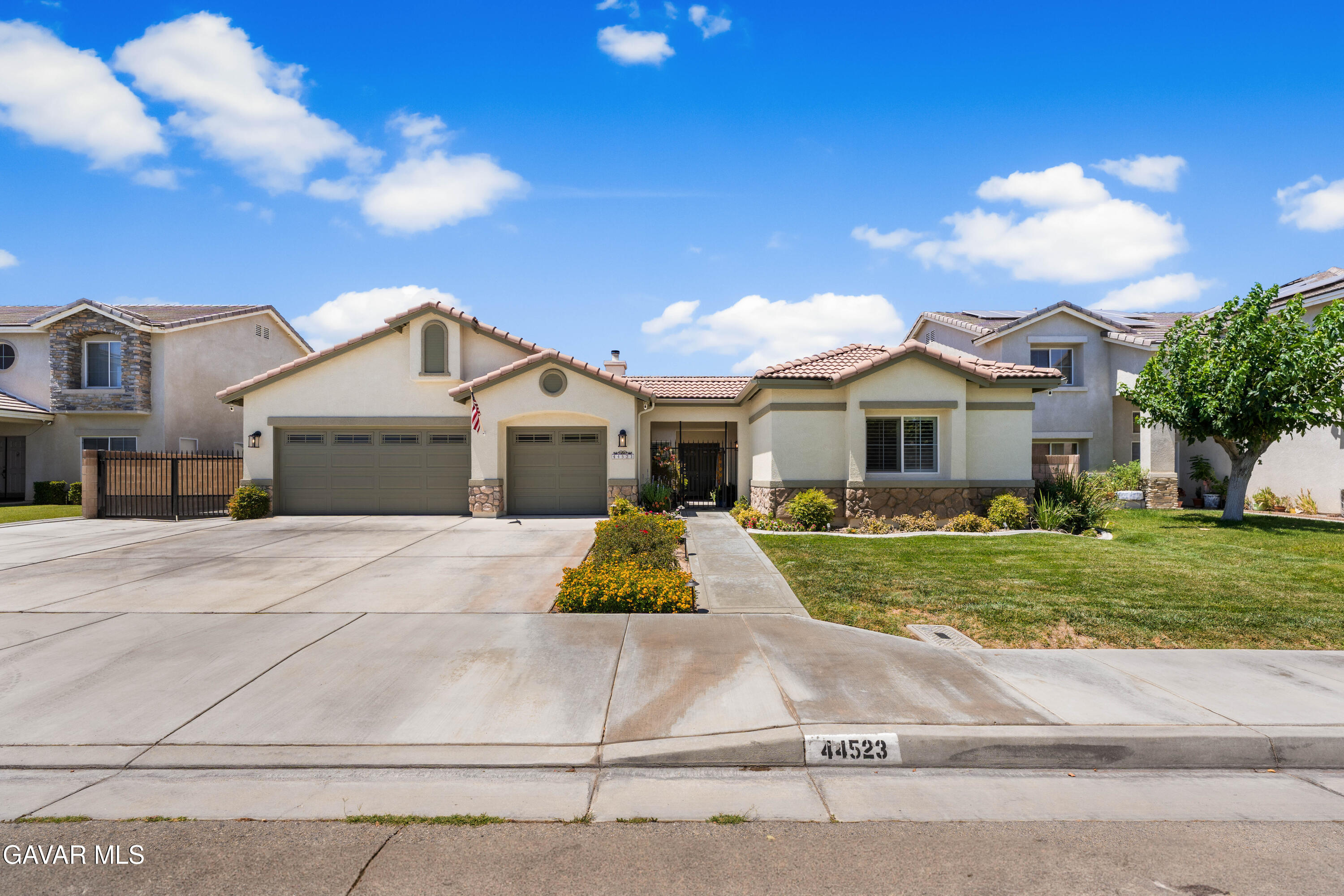 44523 Palo Verde Street Property Photo 1