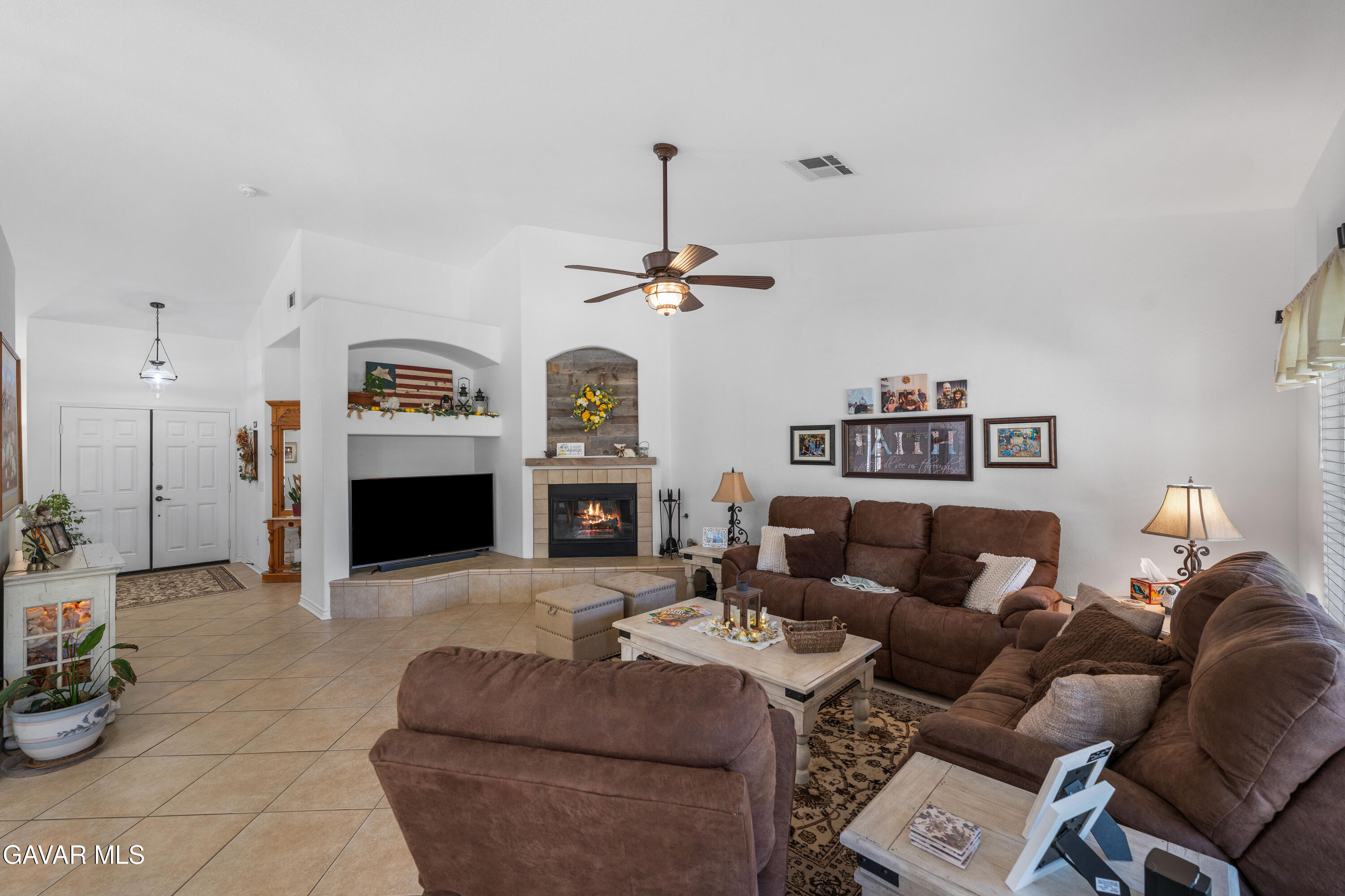 44523 Palo Verde Street Property Photo 14