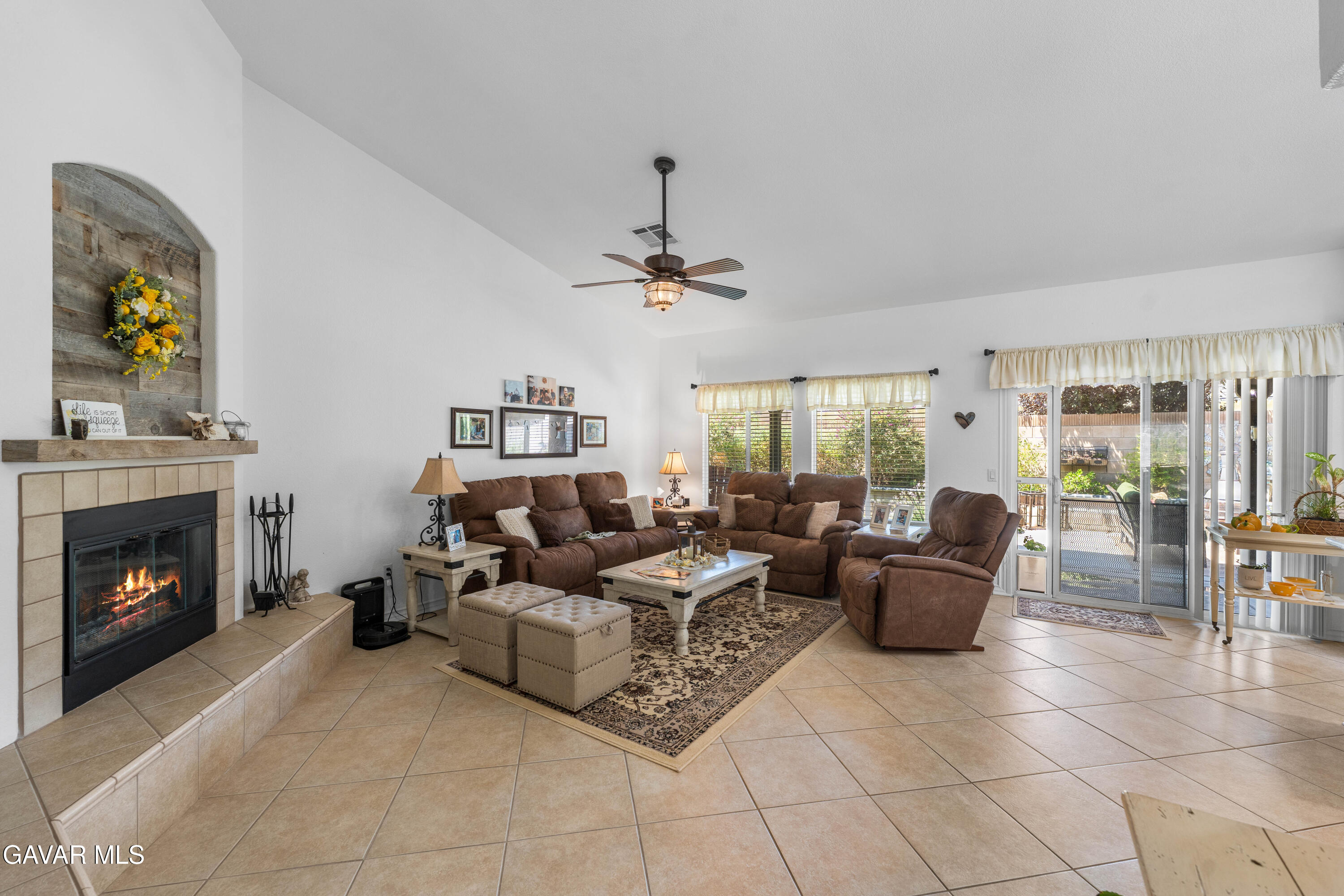 44523 Palo Verde Street Property Photo 15
