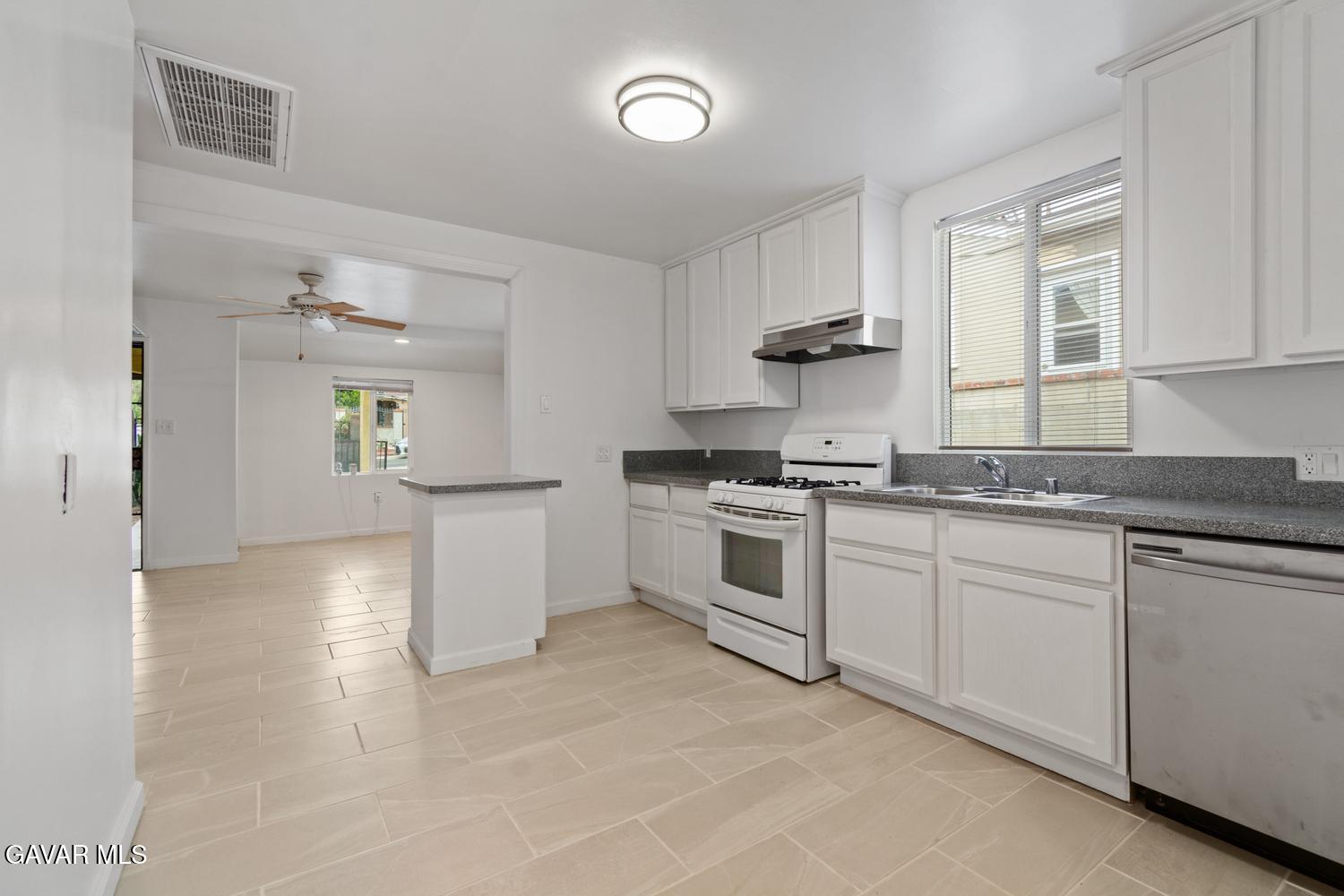 13260 Raven Street Property Photo 7