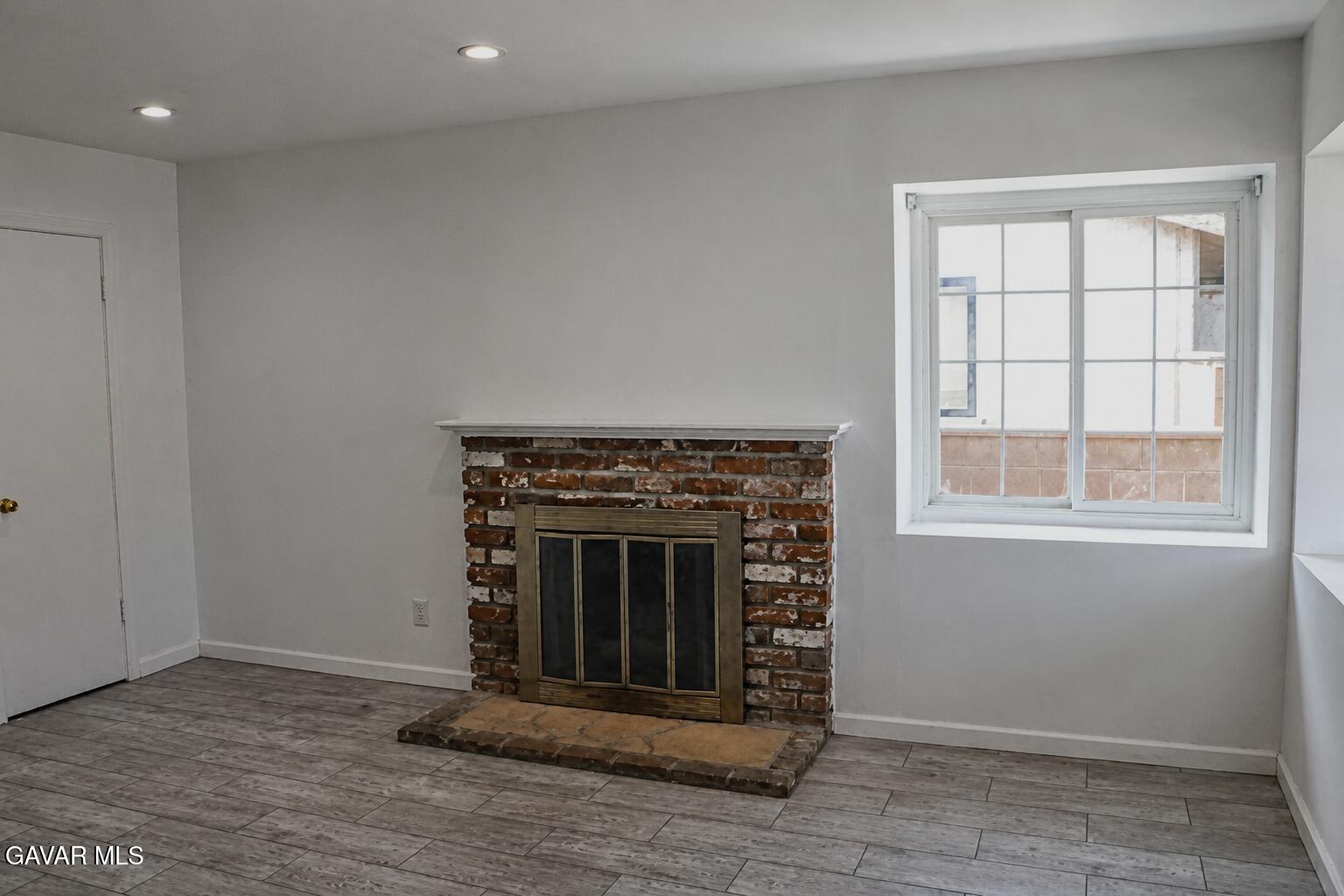 44220 Kirkland Avenue Property Photo 6