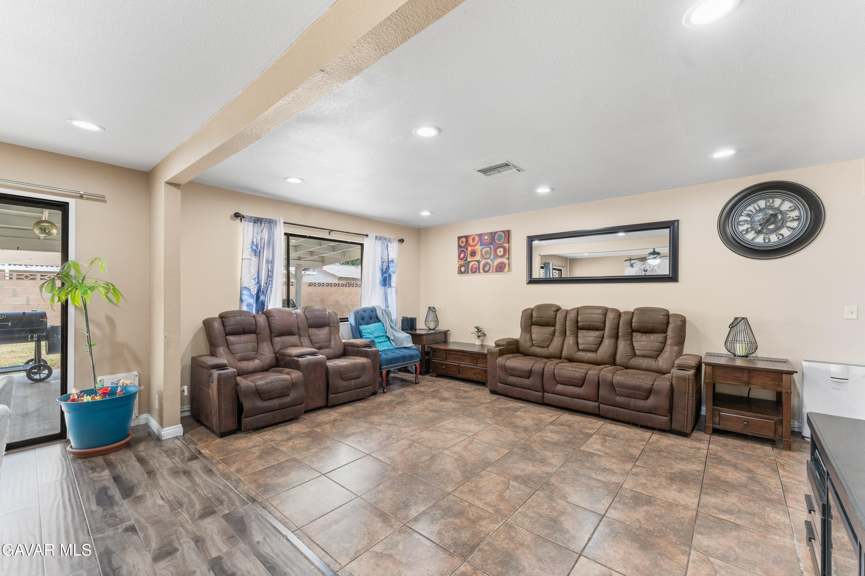45228 Lorimer Avenue Property Photo 10