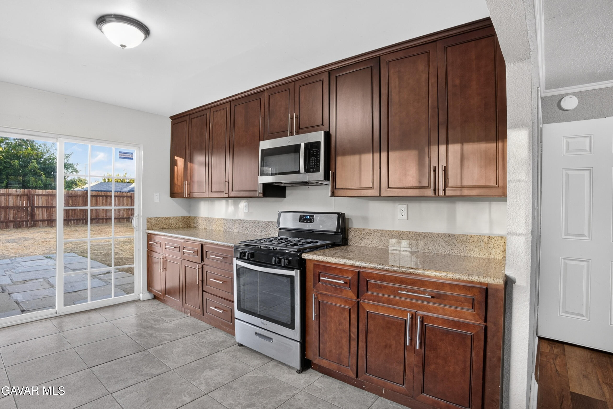 1109 W Oldfield Street Property Photo 4