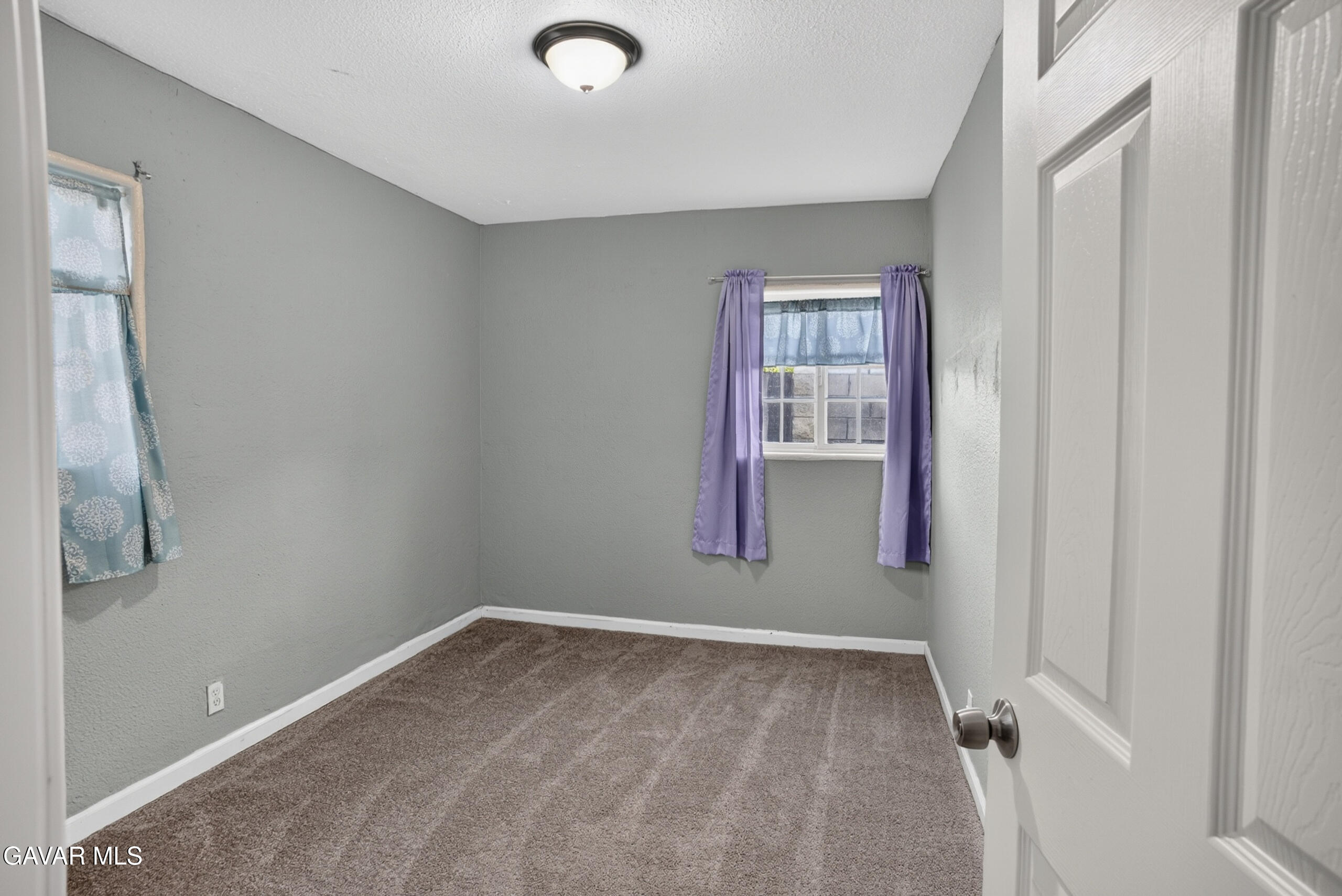 1109 W Oldfield Street Property Photo 9