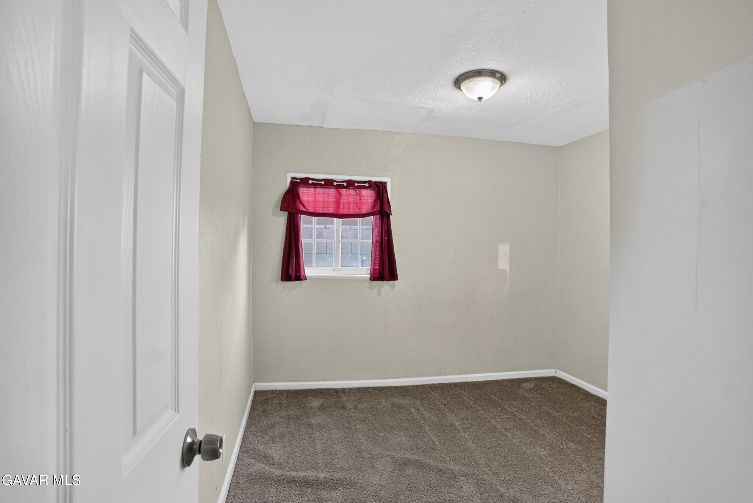 1109 W Oldfield Street Property Photo 11