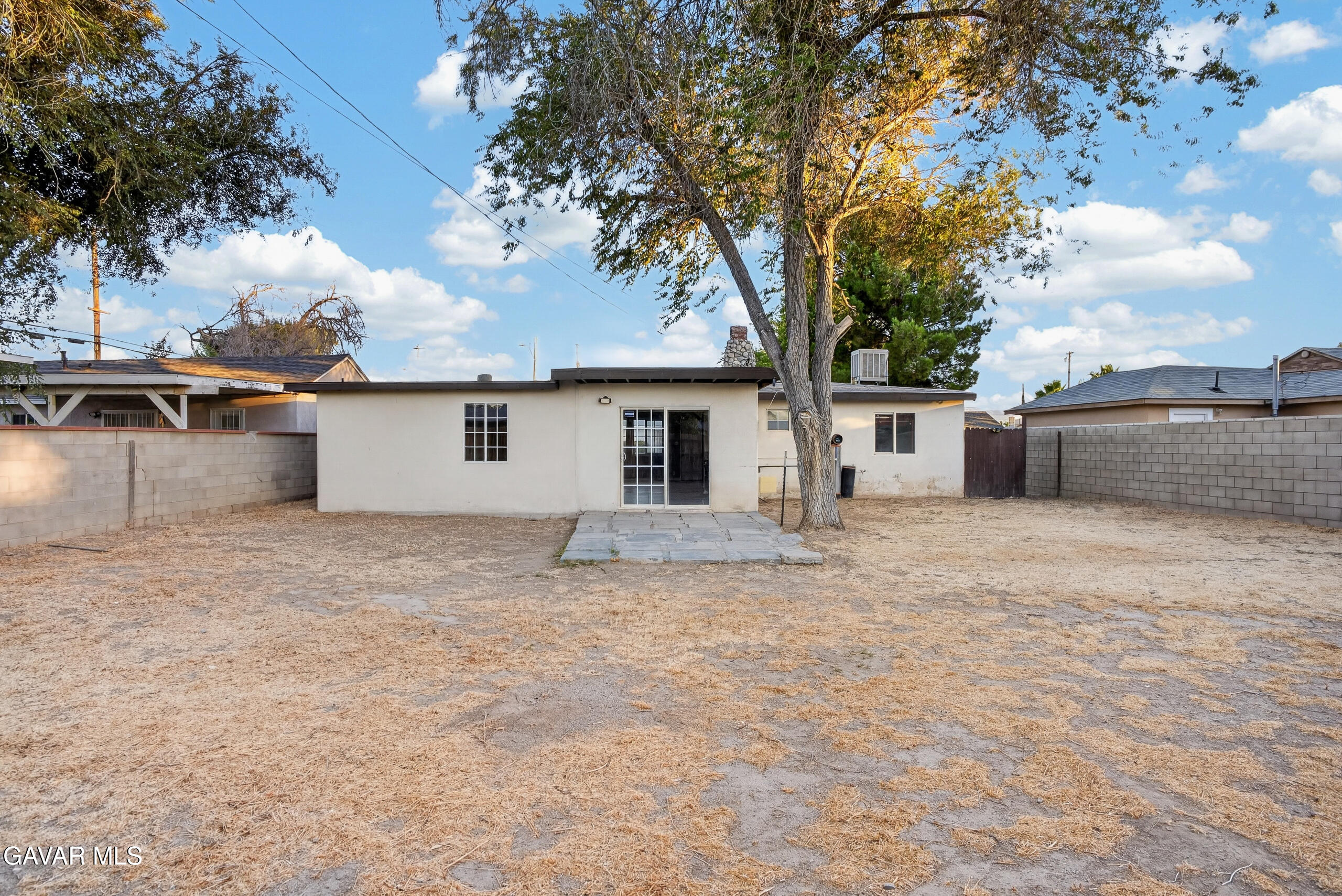 1109 W Oldfield Street Property Photo 15
