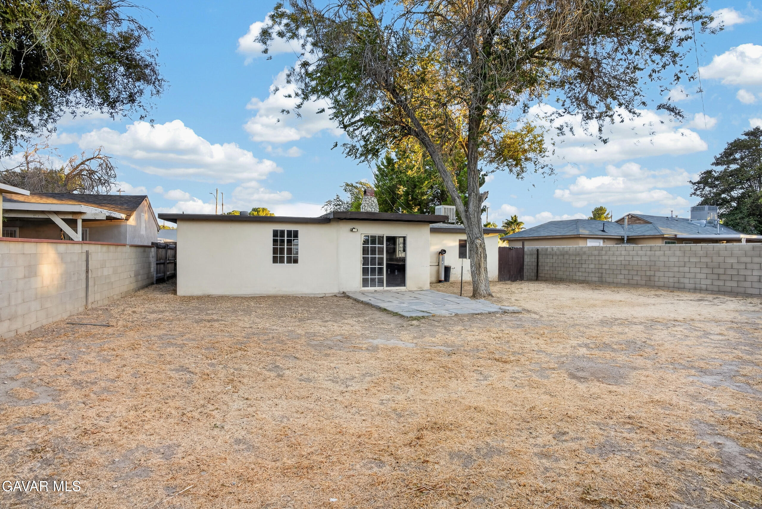 1109 W Oldfield Street Property Photo 16