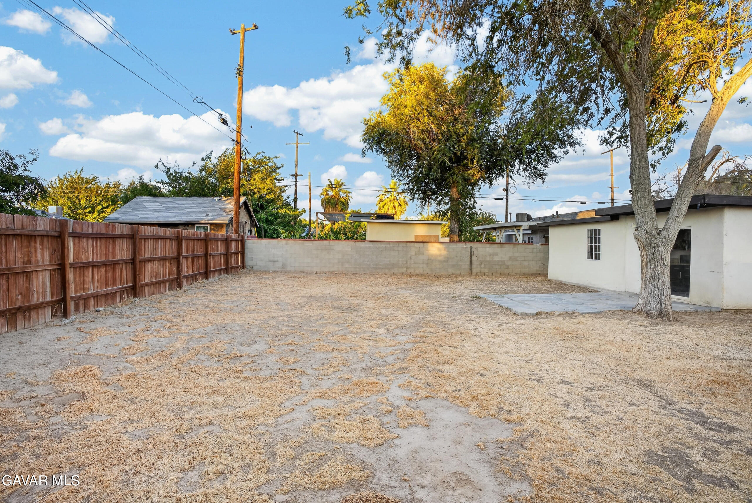 1109 W Oldfield Street Property Photo 17