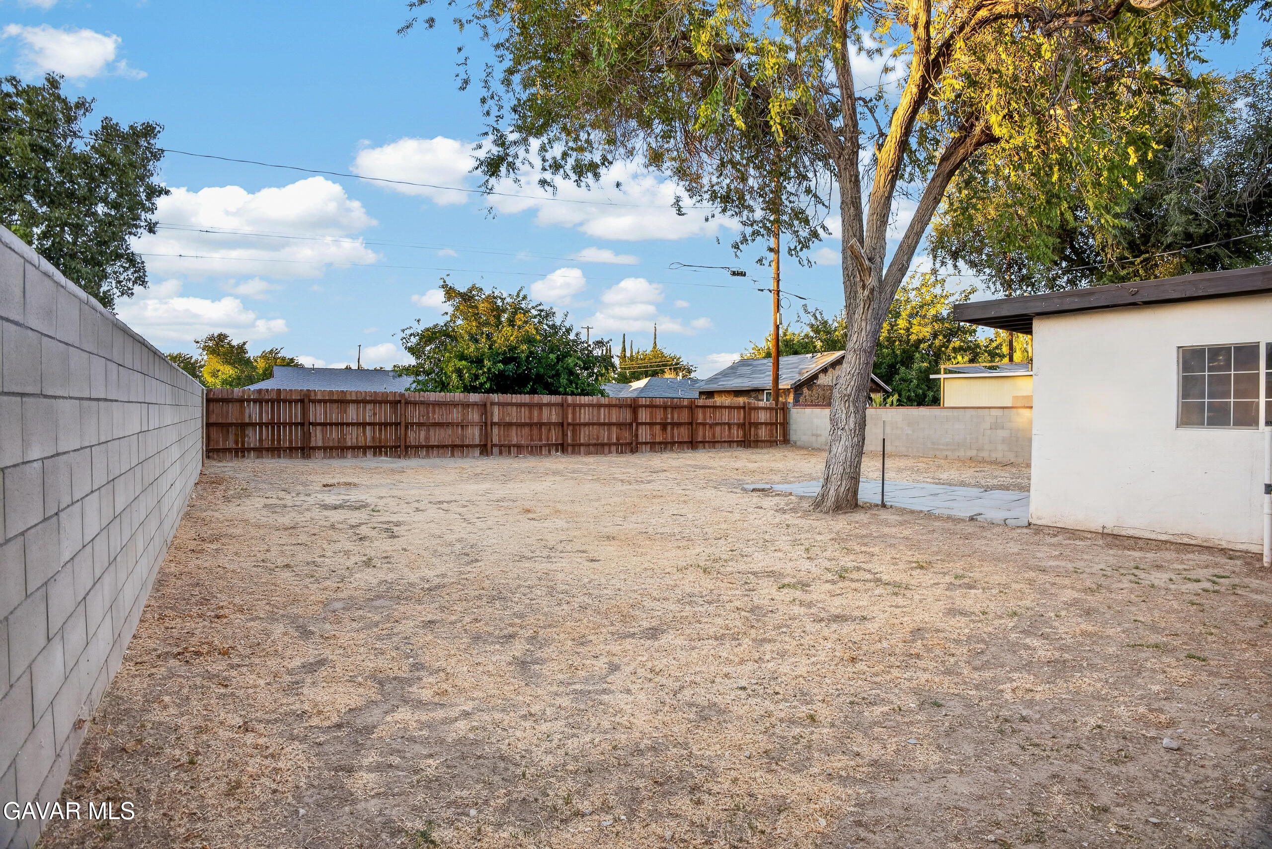 1109 W Oldfield Street Property Photo 21