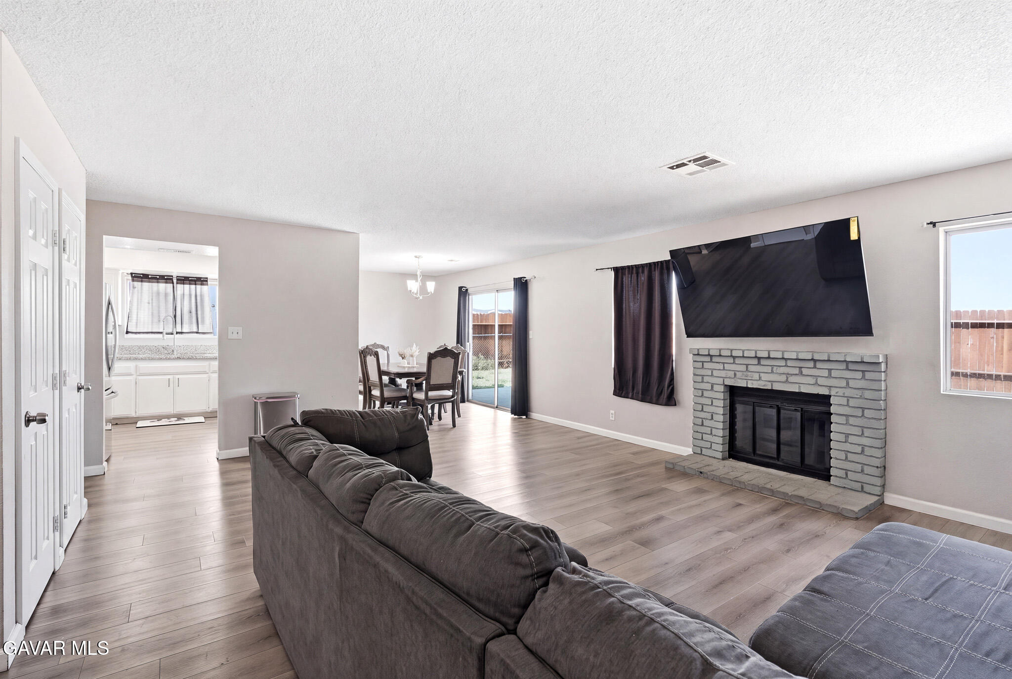 3448 W Roxbury Street Property Photo 6