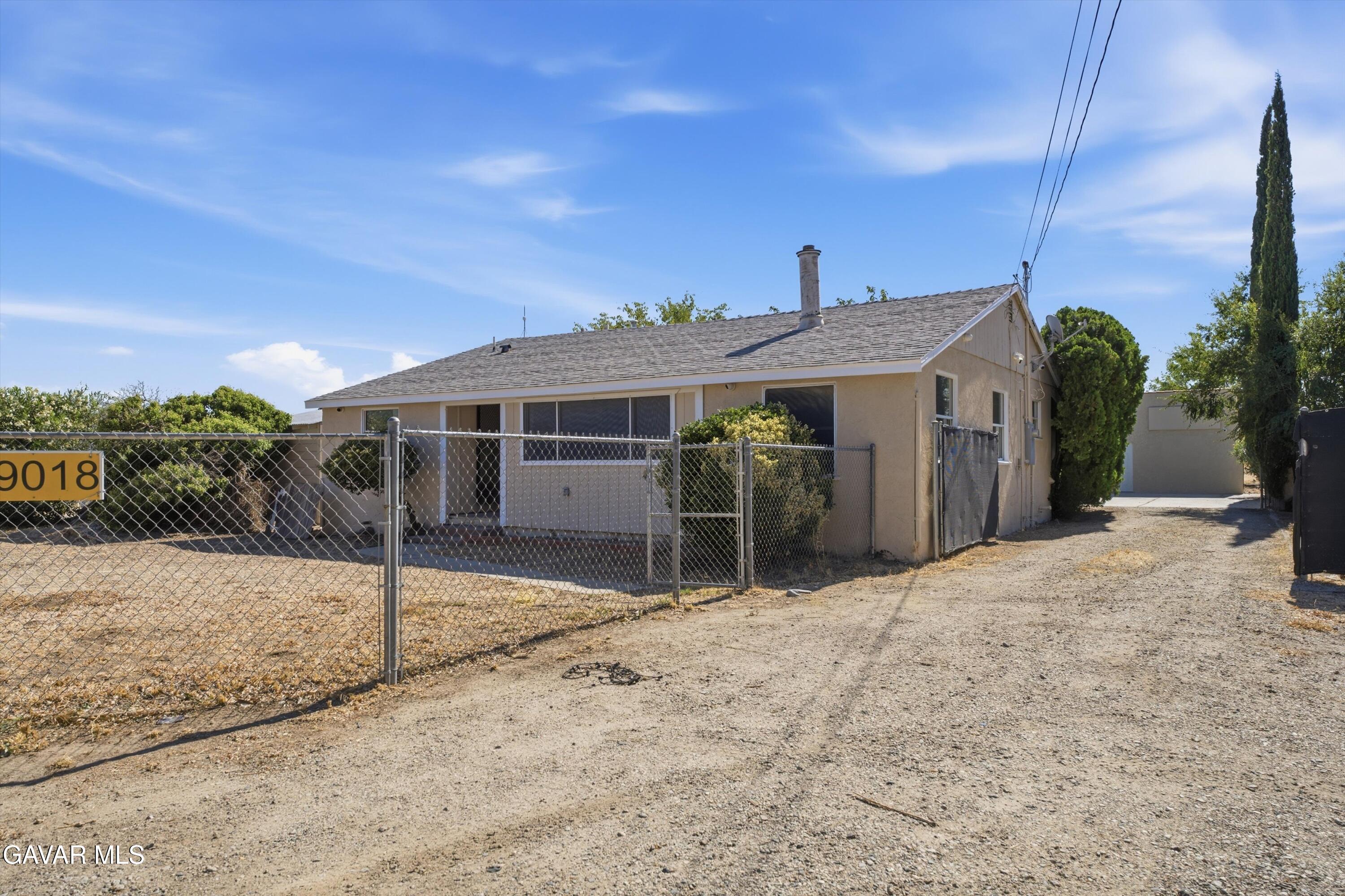 39018 8th Street Property Photo 3