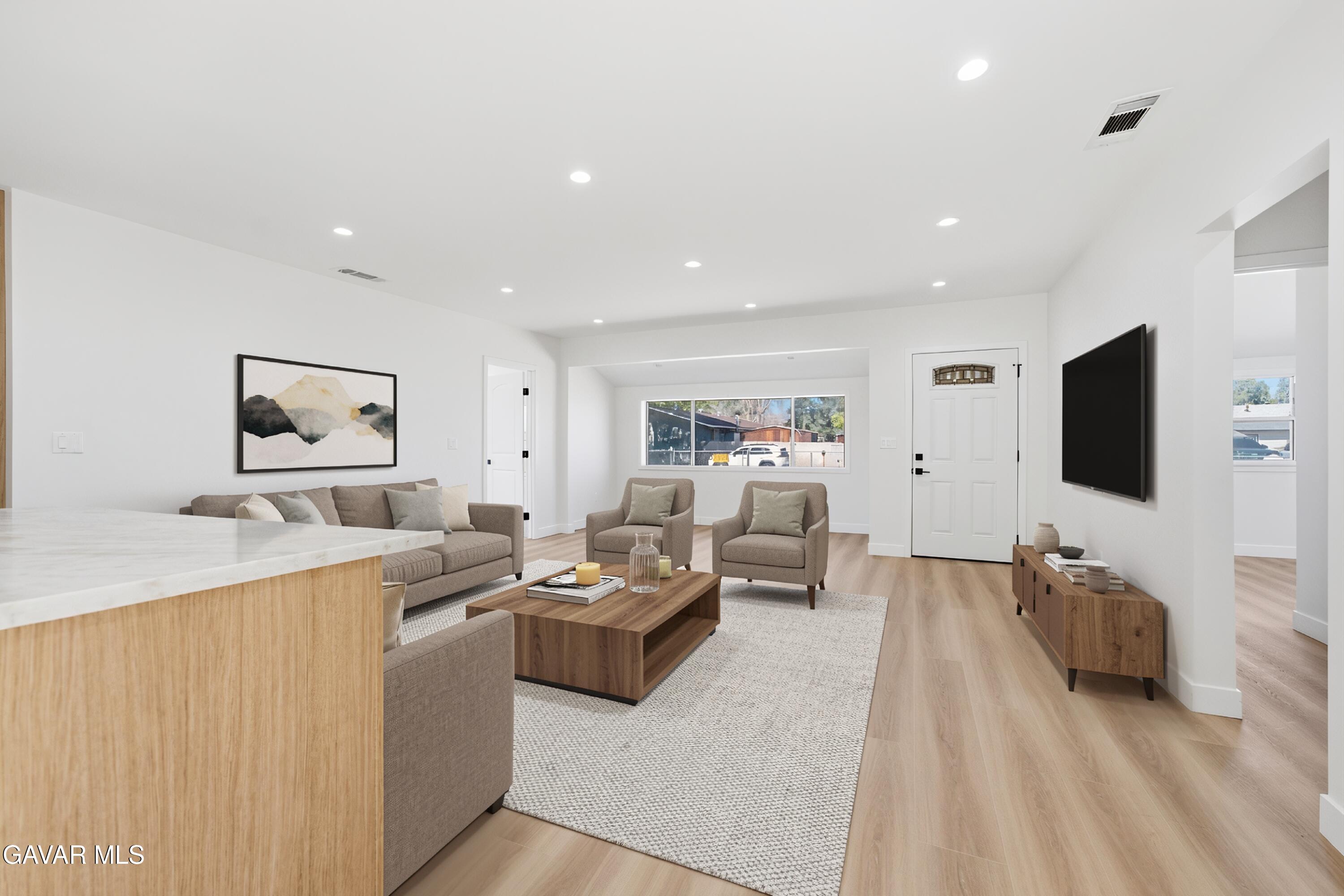 39018 8th Street Property Photo 8