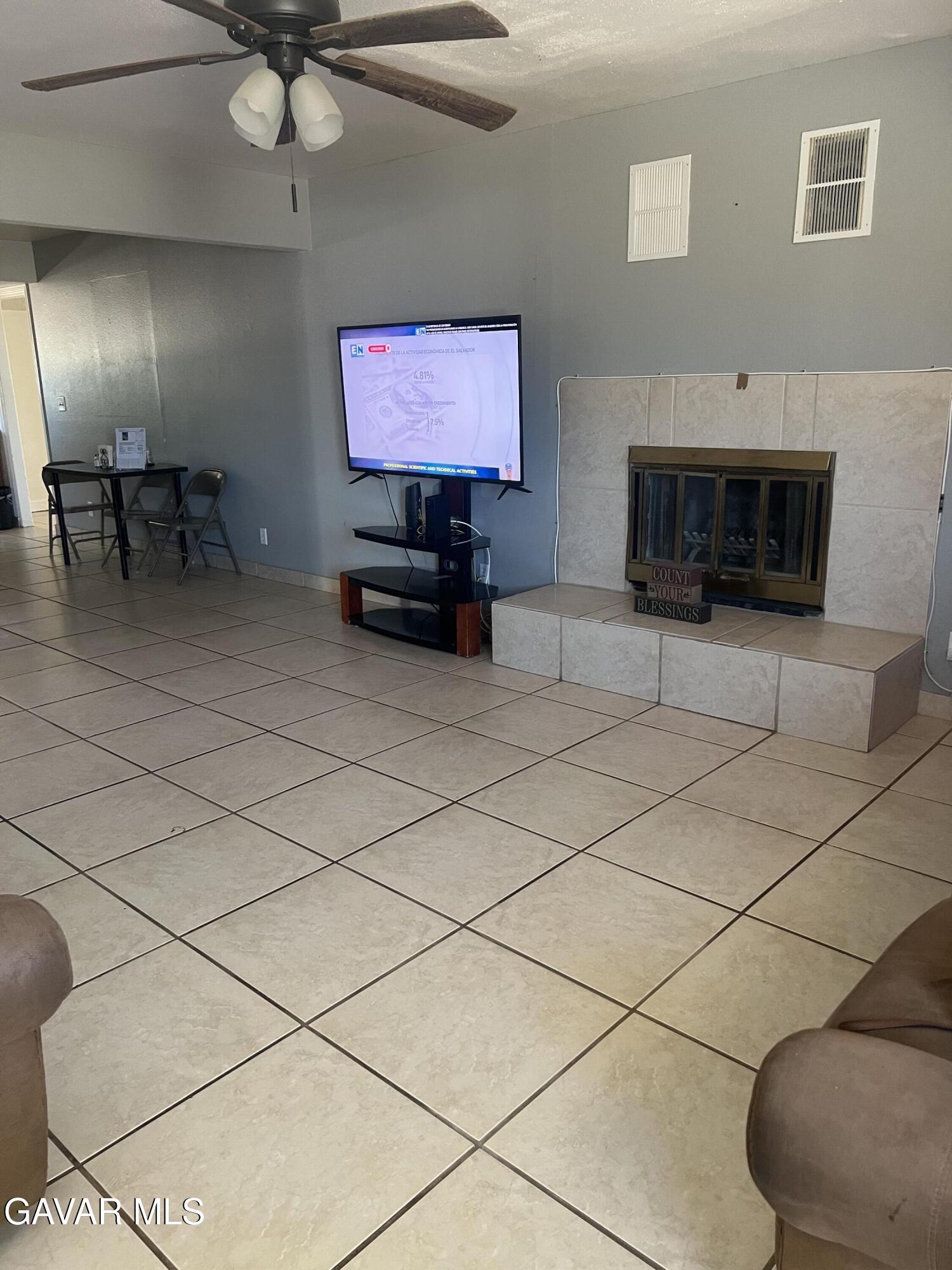 8413 Greenwood Avenue Property Photo 6