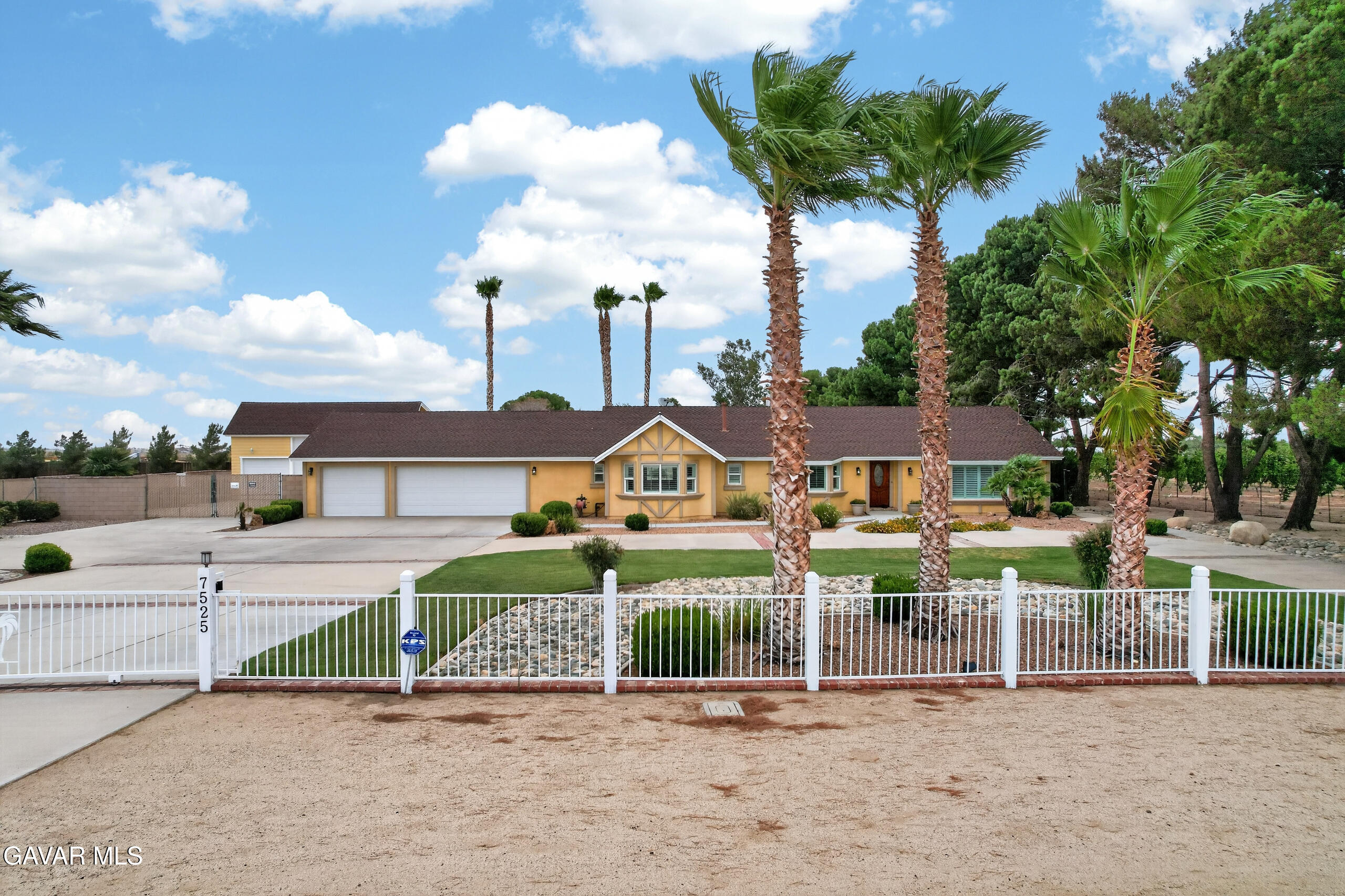 7525 E Avenue U Property Photo 1