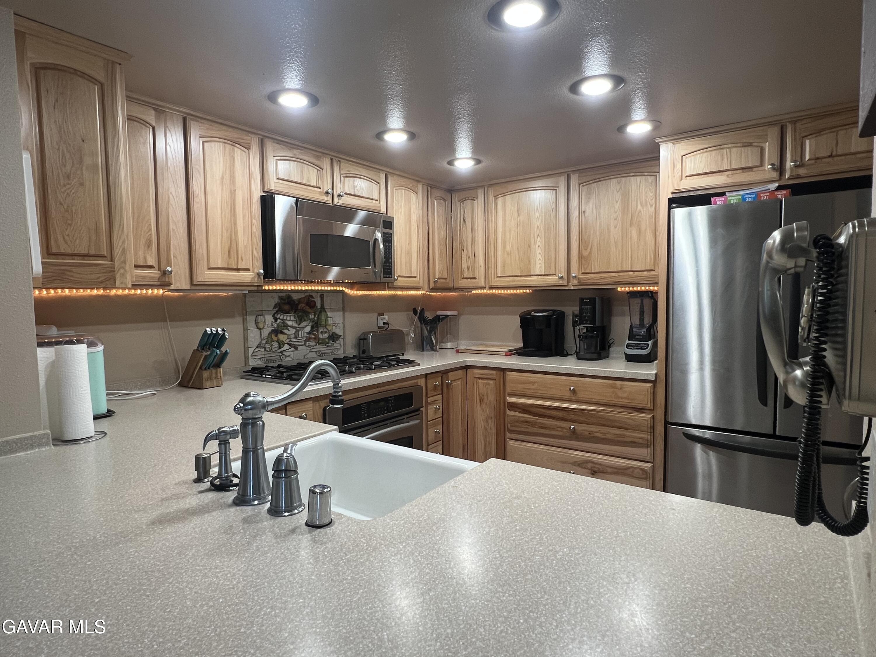 18571 Glenview Court Property Photo 2