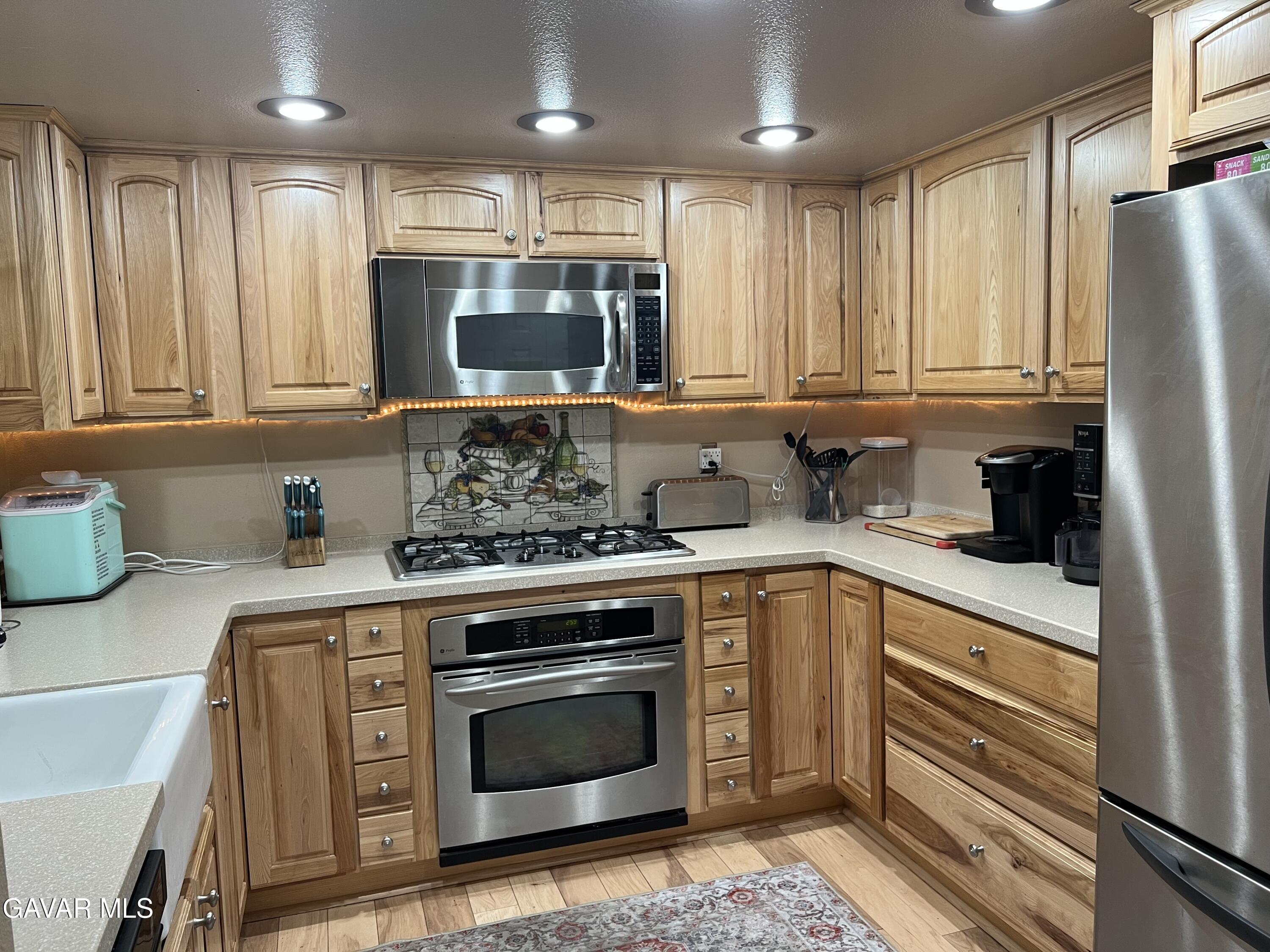 18571 Glenview Court Property Photo 3