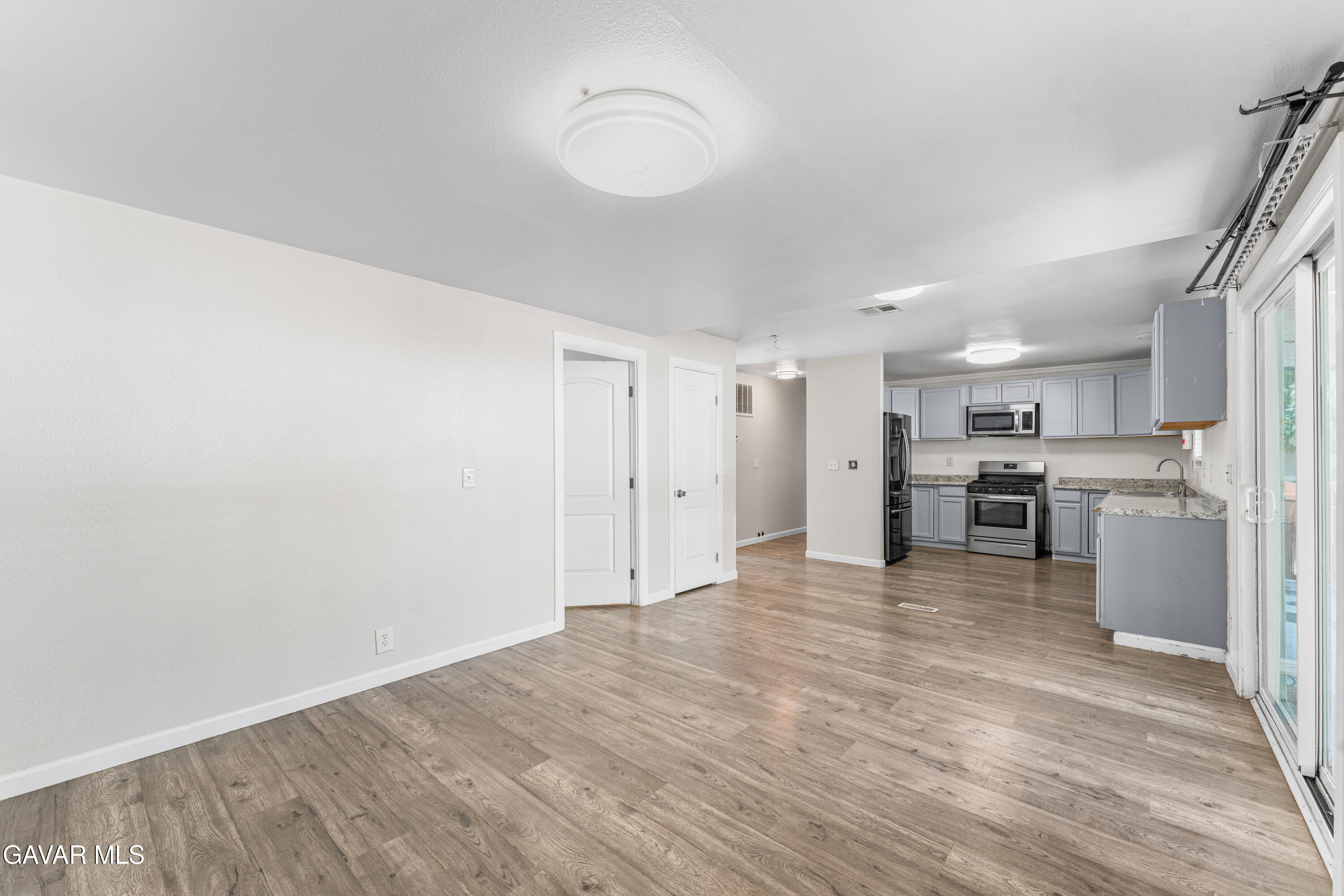1301 E Avenue I, 421 Property Photo 17