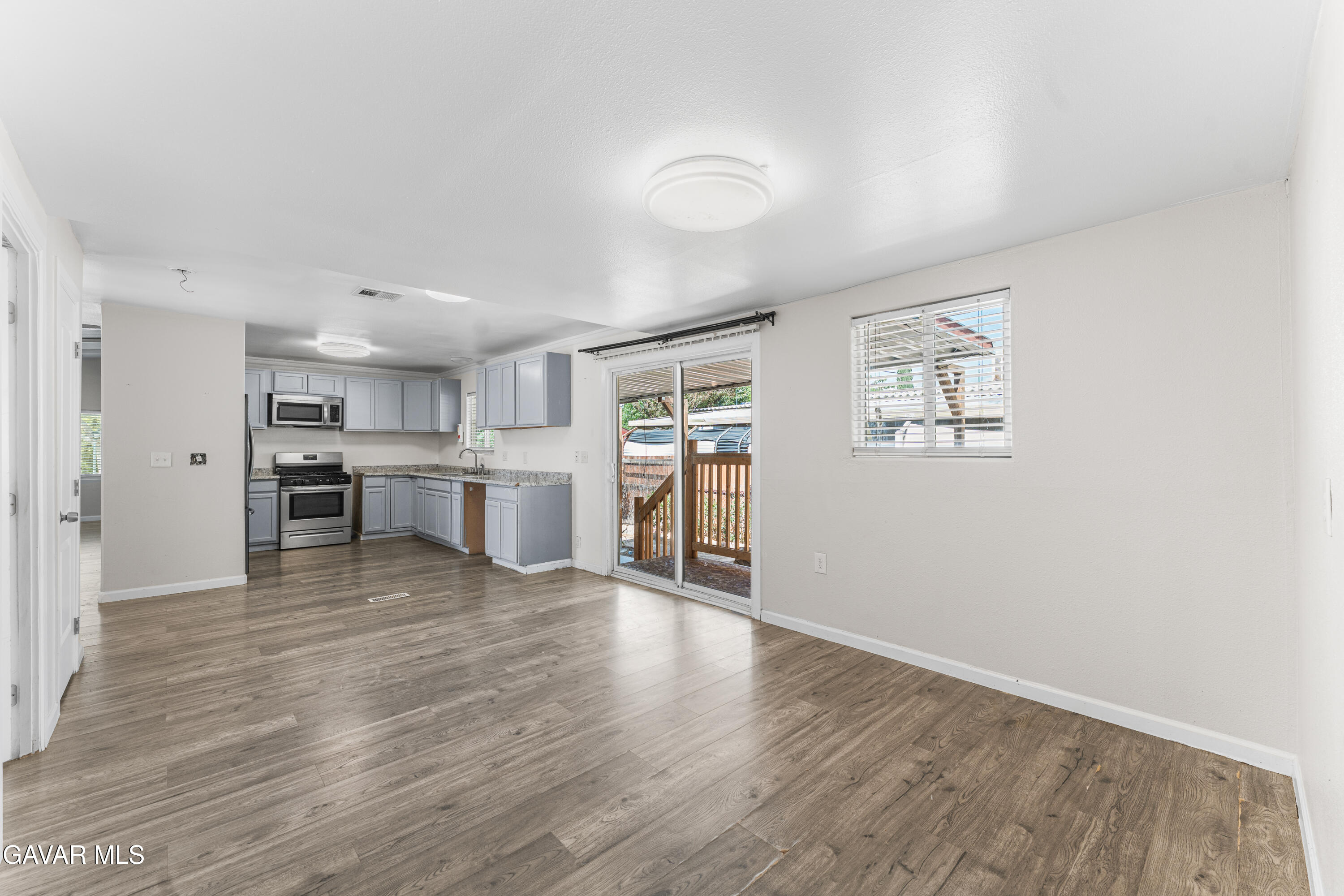 1301 E Avenue I, 421 Property Photo 19