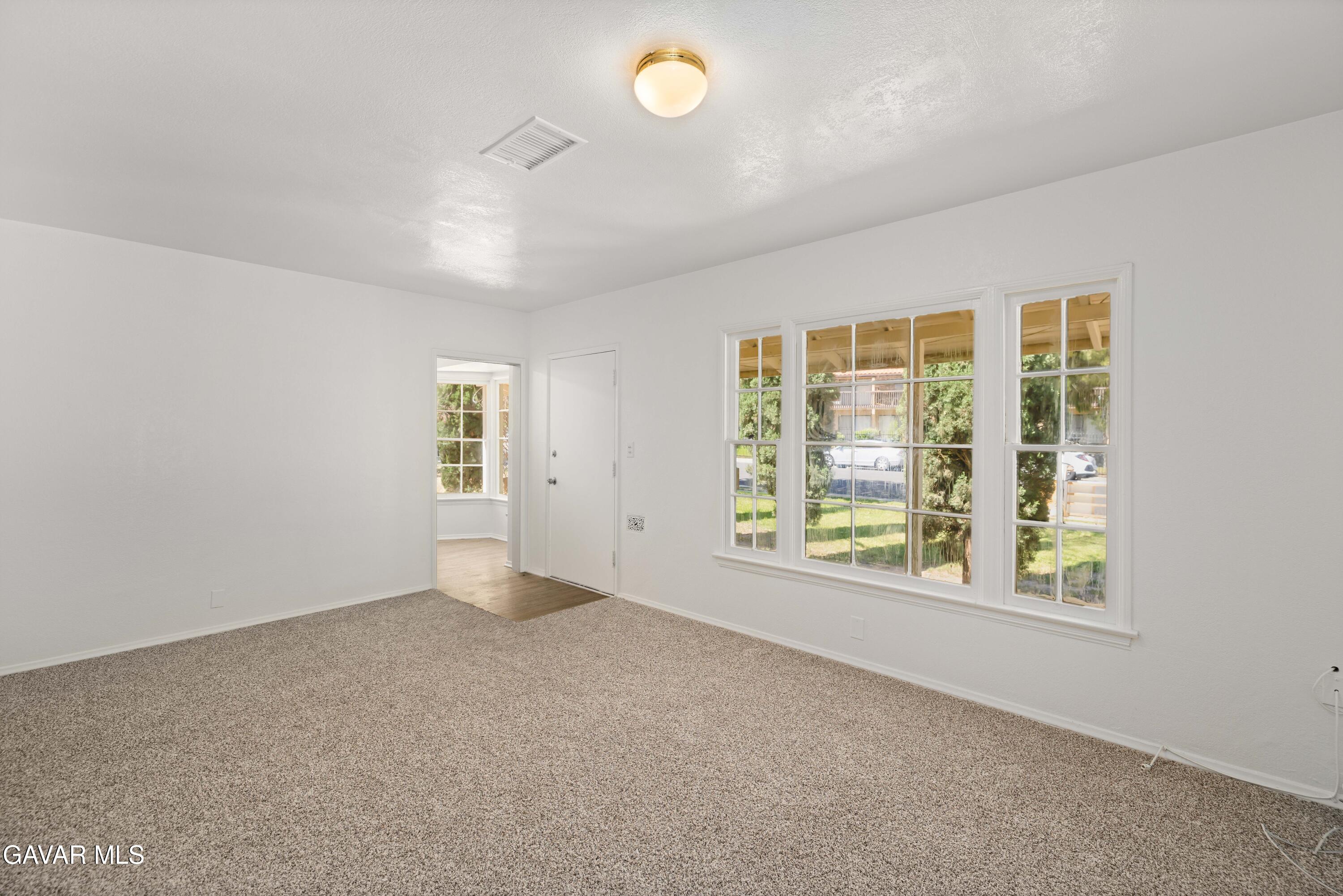 45110 Elm Avenue Property Photo 5