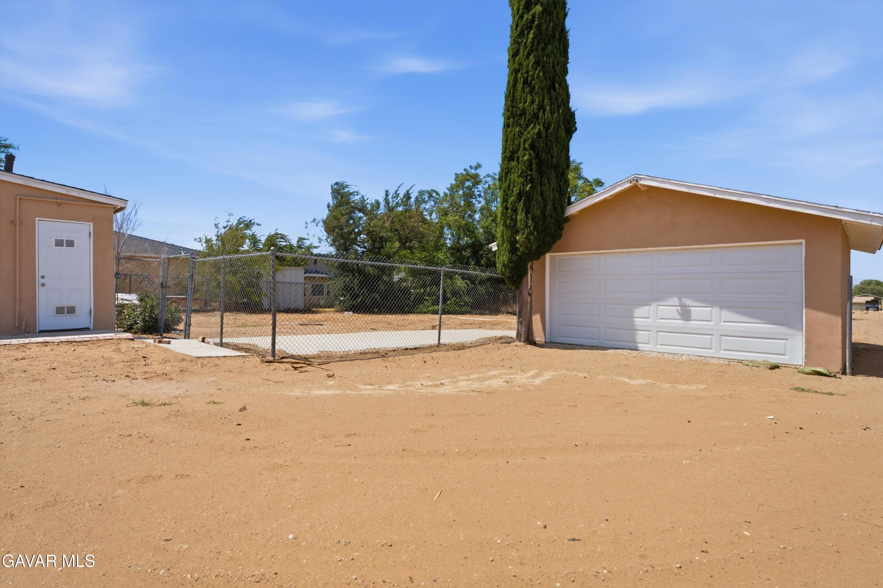 4851 W Avenue M8 Property Photo 2